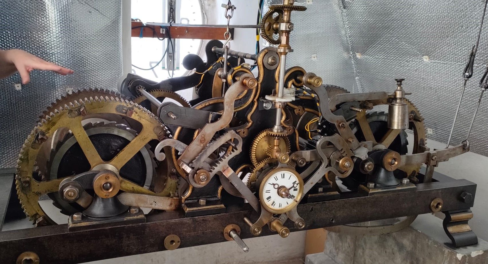 La maquinària del rellotge de l’església de Sant Pere. FOTO: Andreu Alonso