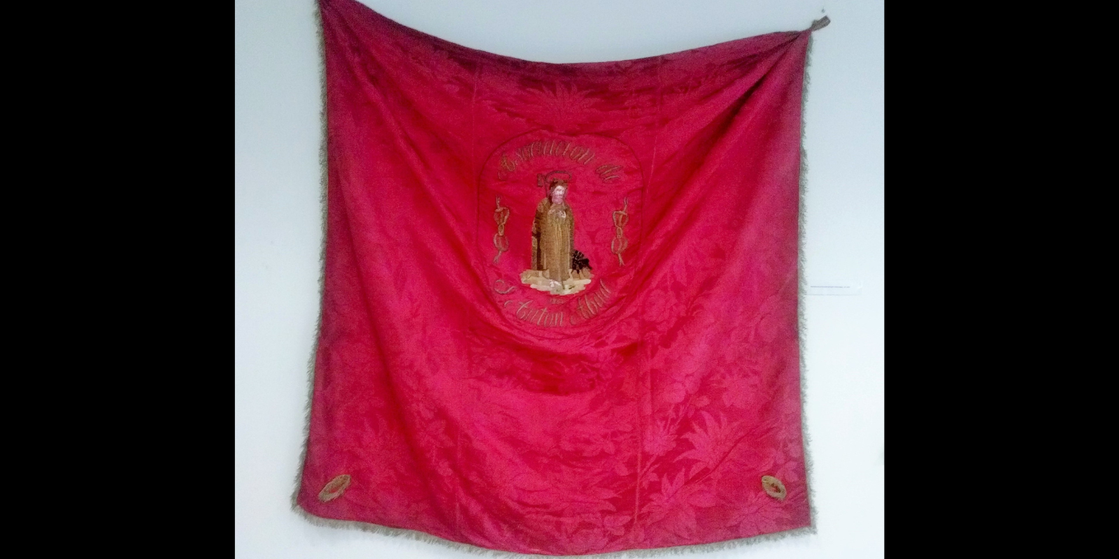 La primera bandera de la Societat de Sant Antoni Abad, 1860. FOTO: Jordi Vilalta