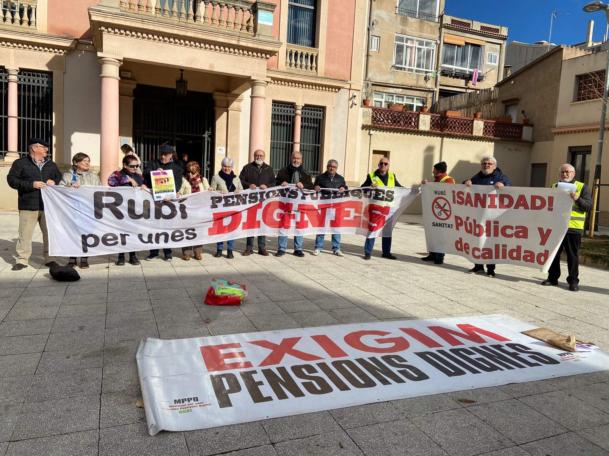 El Moviment per unes Pensions Dignes i Rubí Sanitat convoquen una manifestació per reclamar l’IRPF. FOTO: Cedida El Moviment per unes Pensions Dignes i Rubí Sanitat convoquen una manifestació per reclamar l’IRPF. FOTO: Cedida