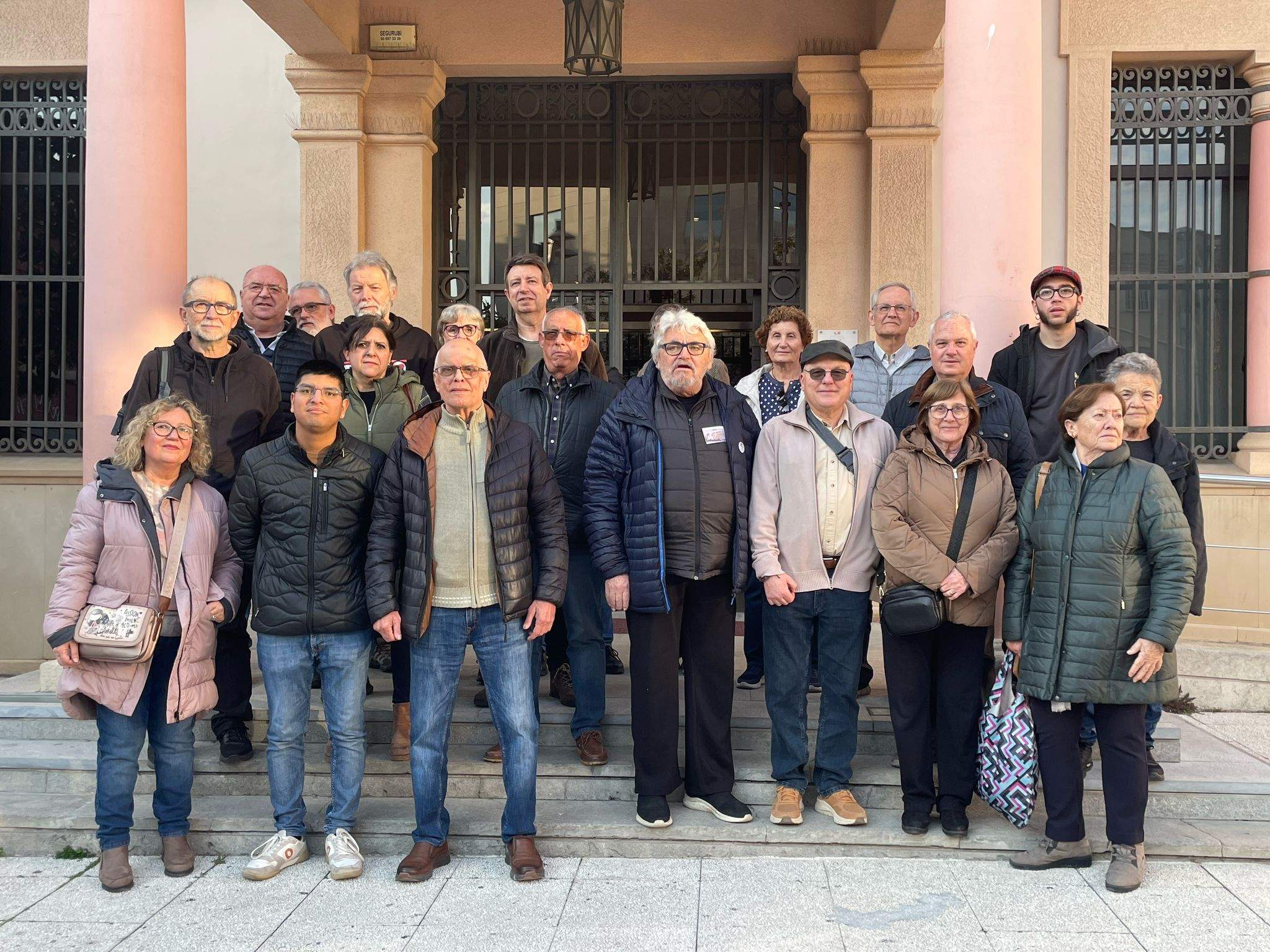 Una vintena d'entitats demanen que l'Ajuntament rectifiqui i doni suport econòmic a La Bressola. FOTO: Estela Luengo Una vintena d'entitats demanen que l'Ajuntament rectifiqui i doni suport econòmic a La Bressola. FOTO: Estela Luengo