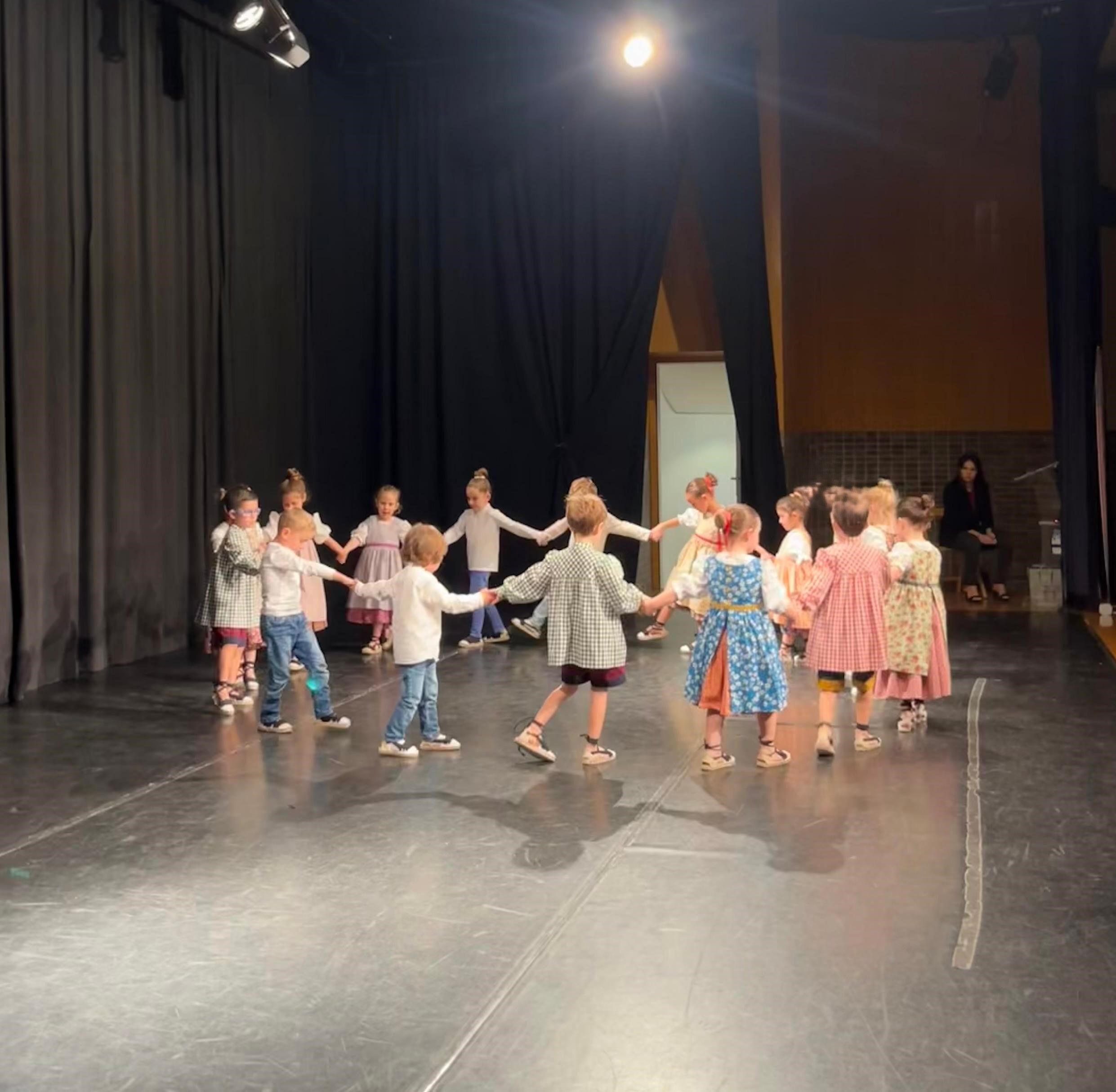 L'Esbart de Rubí participa en la segona trobada de la Roda d’Esbarts Catalònia. FOTO: Cedida L'Esbart de Rubí participa en la segona trobada de la Roda d’Esbarts Catalònia. FOTO: Cedida