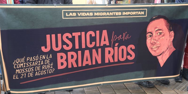 Una pancarta de la plataforma Justicia para Brian Ríos FOTO: ACN/Albert Segura