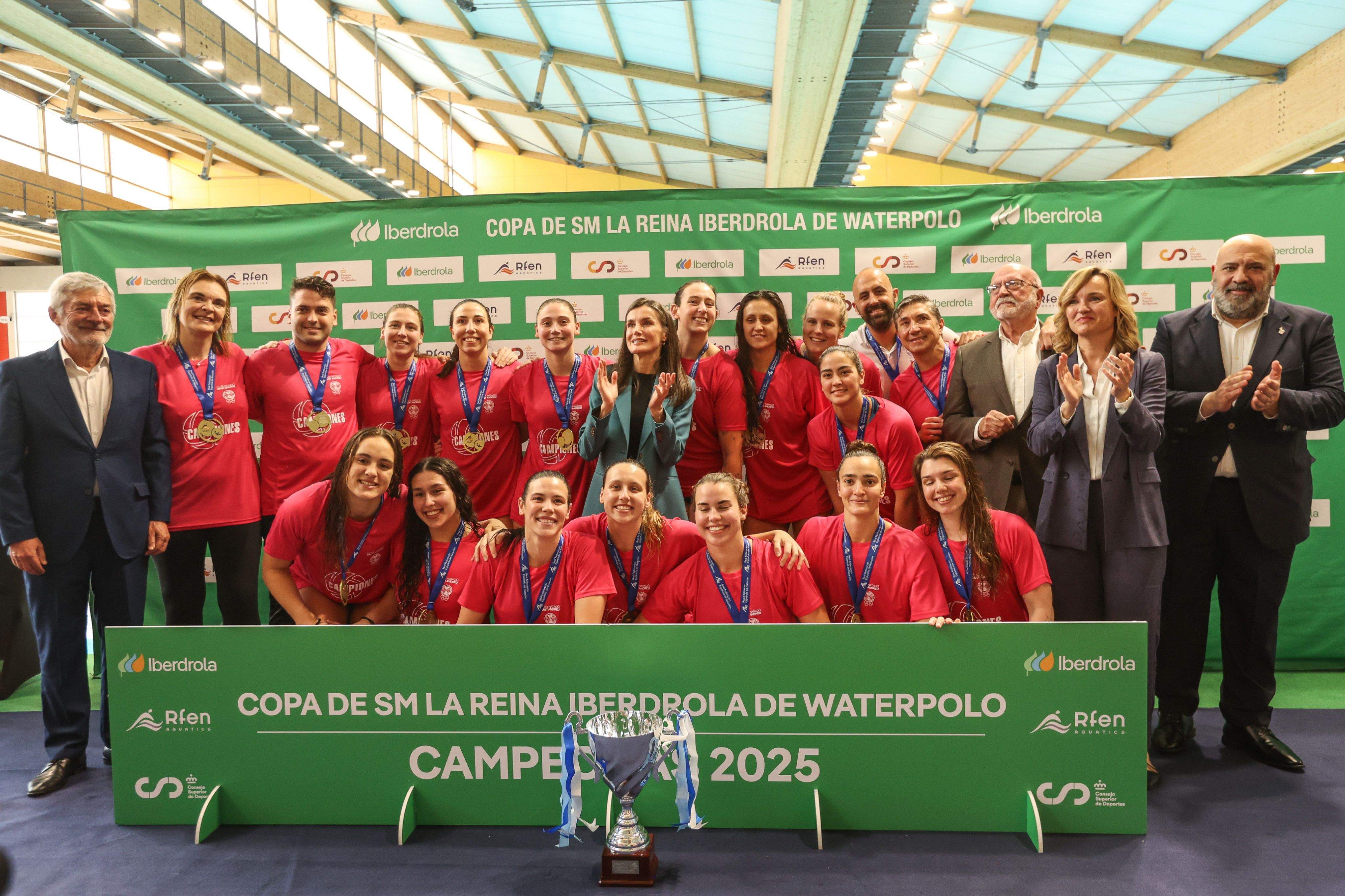 El CN Sant Andreu, amb les rubinenques Ariadna i Elena Ruiz, campiones de la Copa de la Reina FOTO: X/RFEN_Oficial El CN Sant Andreu, amb les rubinenques Ariadna i Elena Ruiz, campiones de la Copa de la Reina FOTO: X/RFEN_Oficial