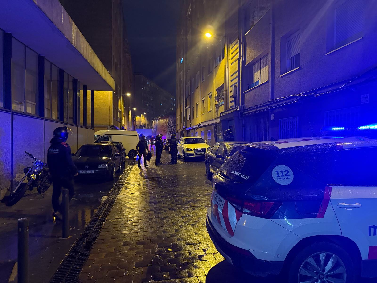 Actuació al barri del Pinar per una ocupació. FOTO: Mossos d'Esquadra