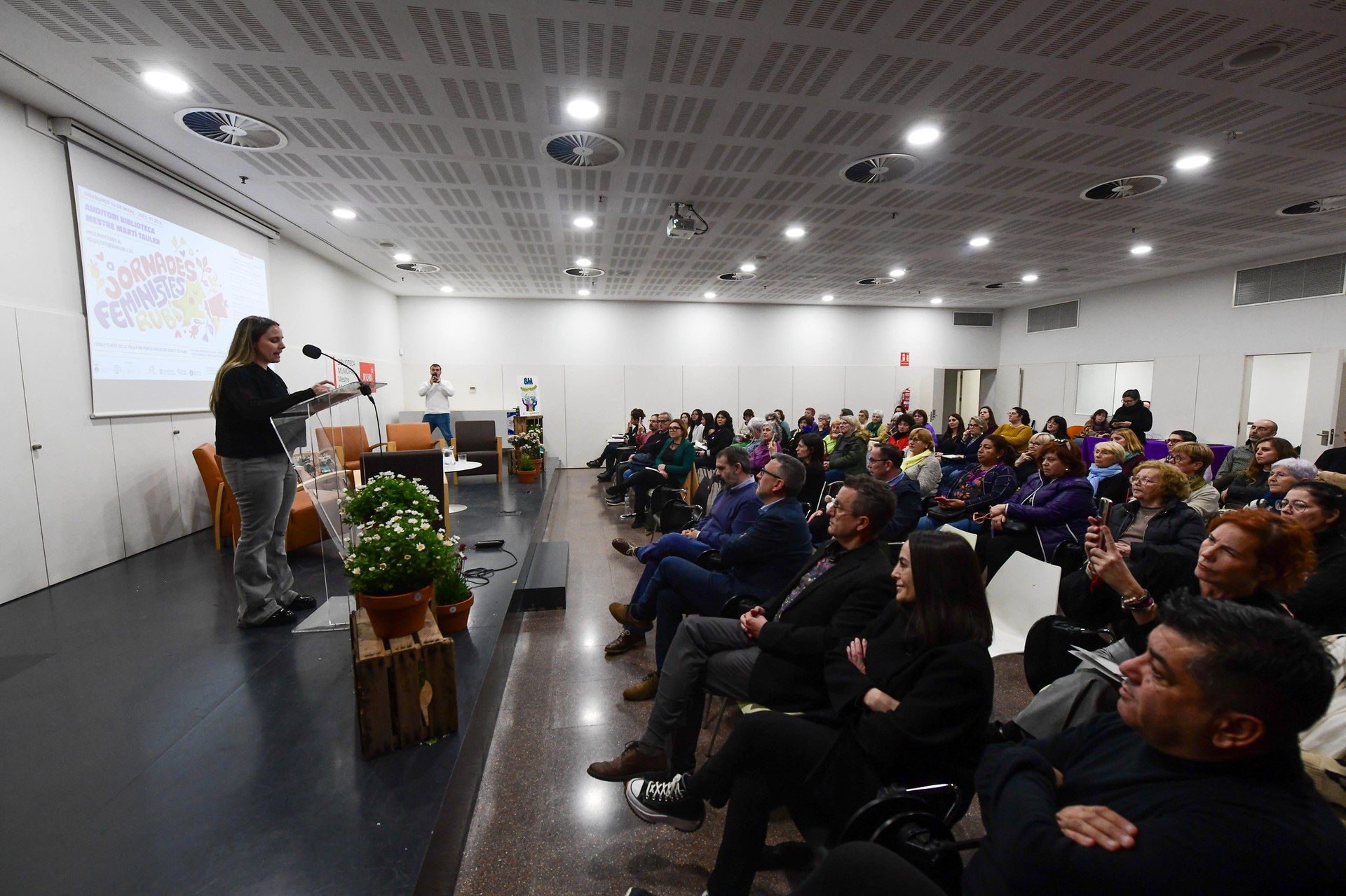 La Taula de les Dones s'ha constituït en el marc de les Jornades Feministes de Rubí FOTO: Localpres