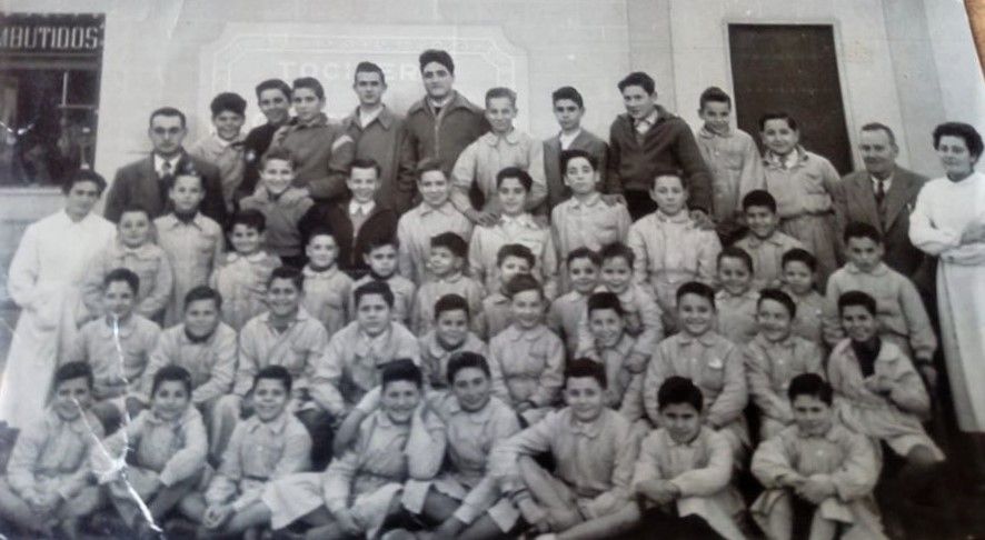 Un grup d’alumnes de l’acadèmia Almi, 1953. FOTO:  Àngels Martines
