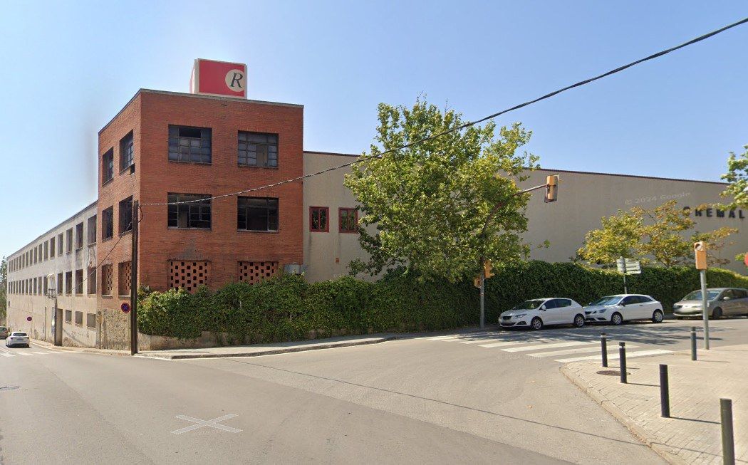 Pas definitiu per convertir l'antiga fàbrica de Cremalleres en zona residencial. FOTO: Google Maps