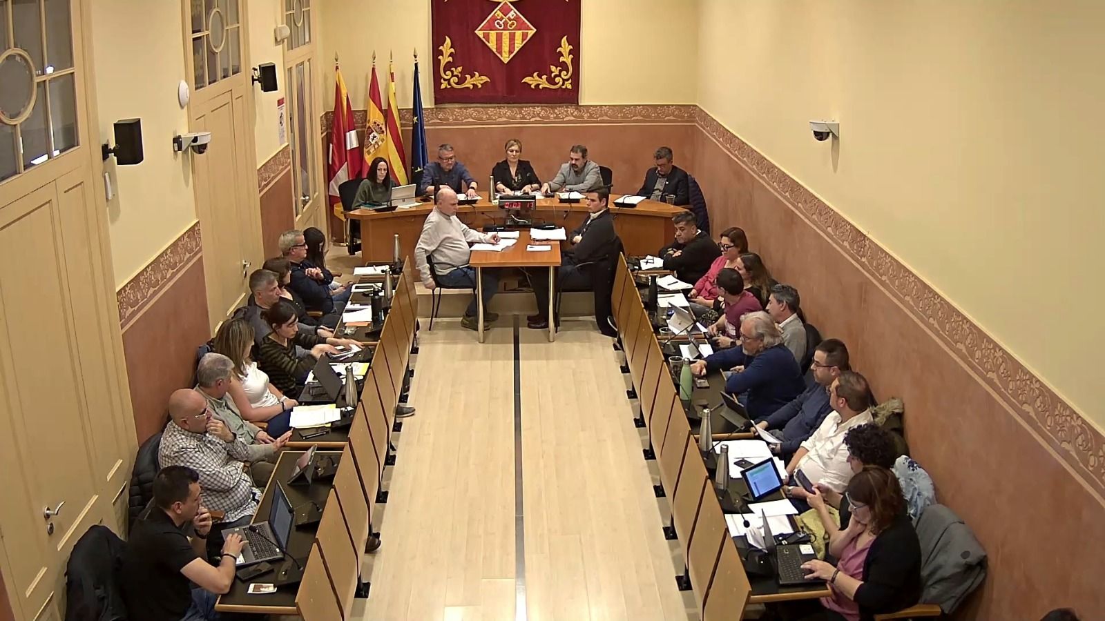 El ple aprova impulsar la taxa turística a Rubí i la vinculació a la Banca Ètica