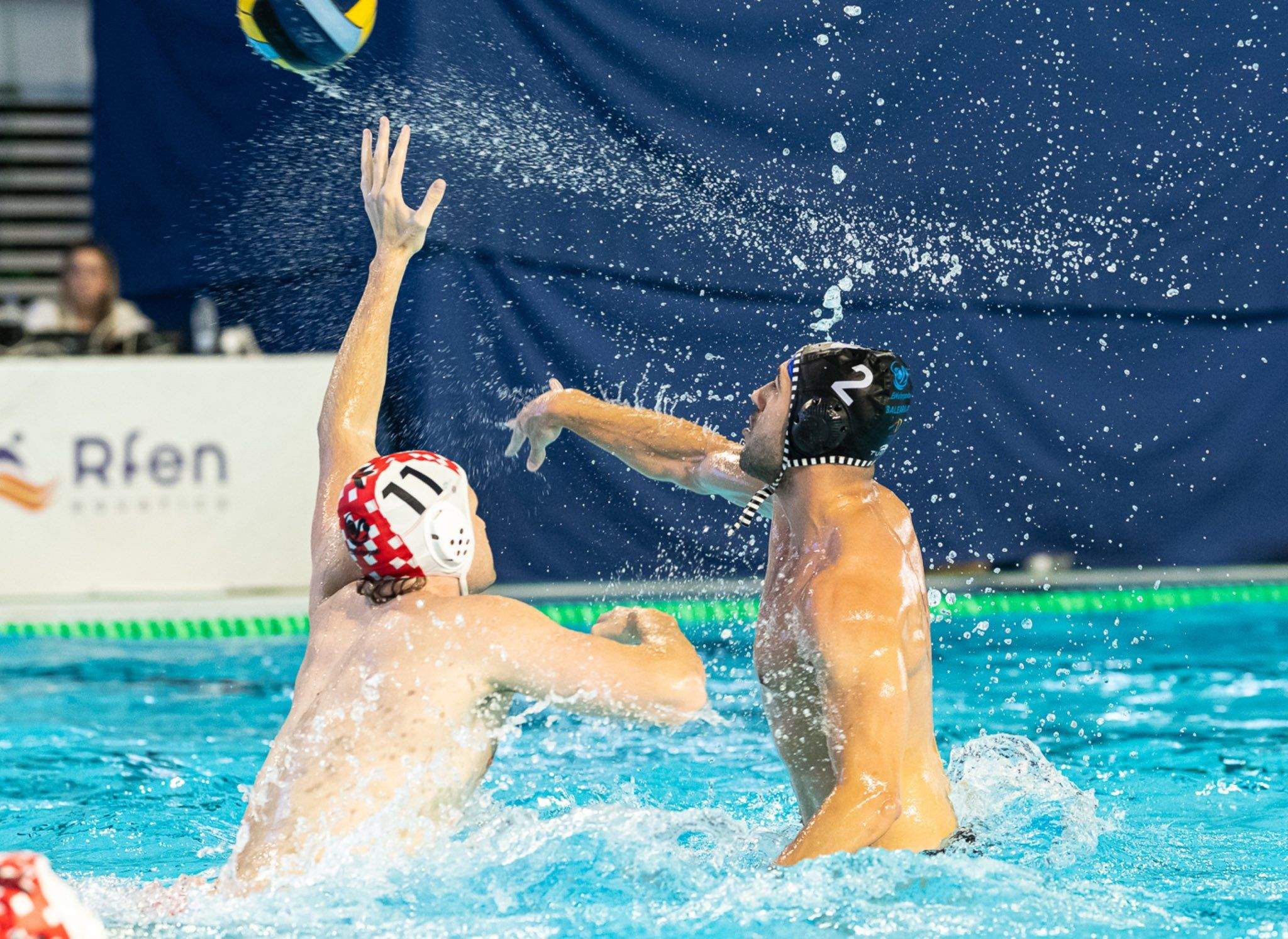 El CN Rubí masculí supera el CN Caballa i seguirà un any més a la Divisió d'Honor FOTO: LEWaterpolo