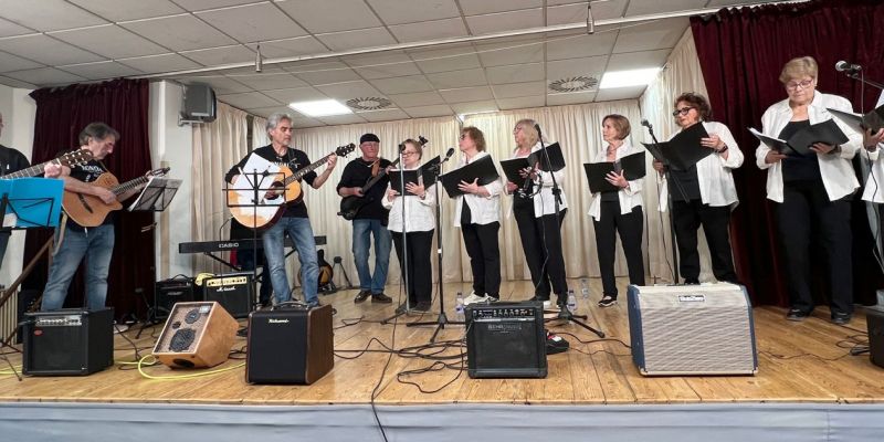 La Rondalla i la Unió Coral Rubinenca protagonitzen una vetllada musical al Casal Cívic. FOTO: Ceddia La Rondalla i la Unió Coral Rubinenca protagonitzen una vetllada musical al Casal Cívic. FOTO: Ceddia