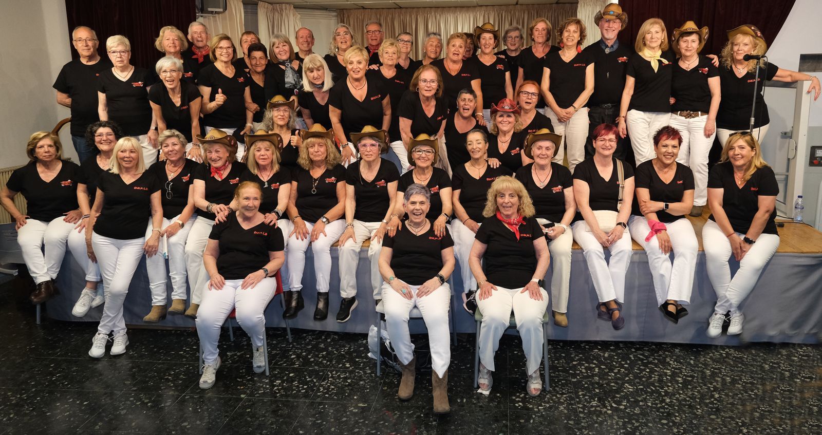 Més de 220 persones omplen el Casal Cívic amb l’actuació dels diferents grups de ball. FOTO: Cedida