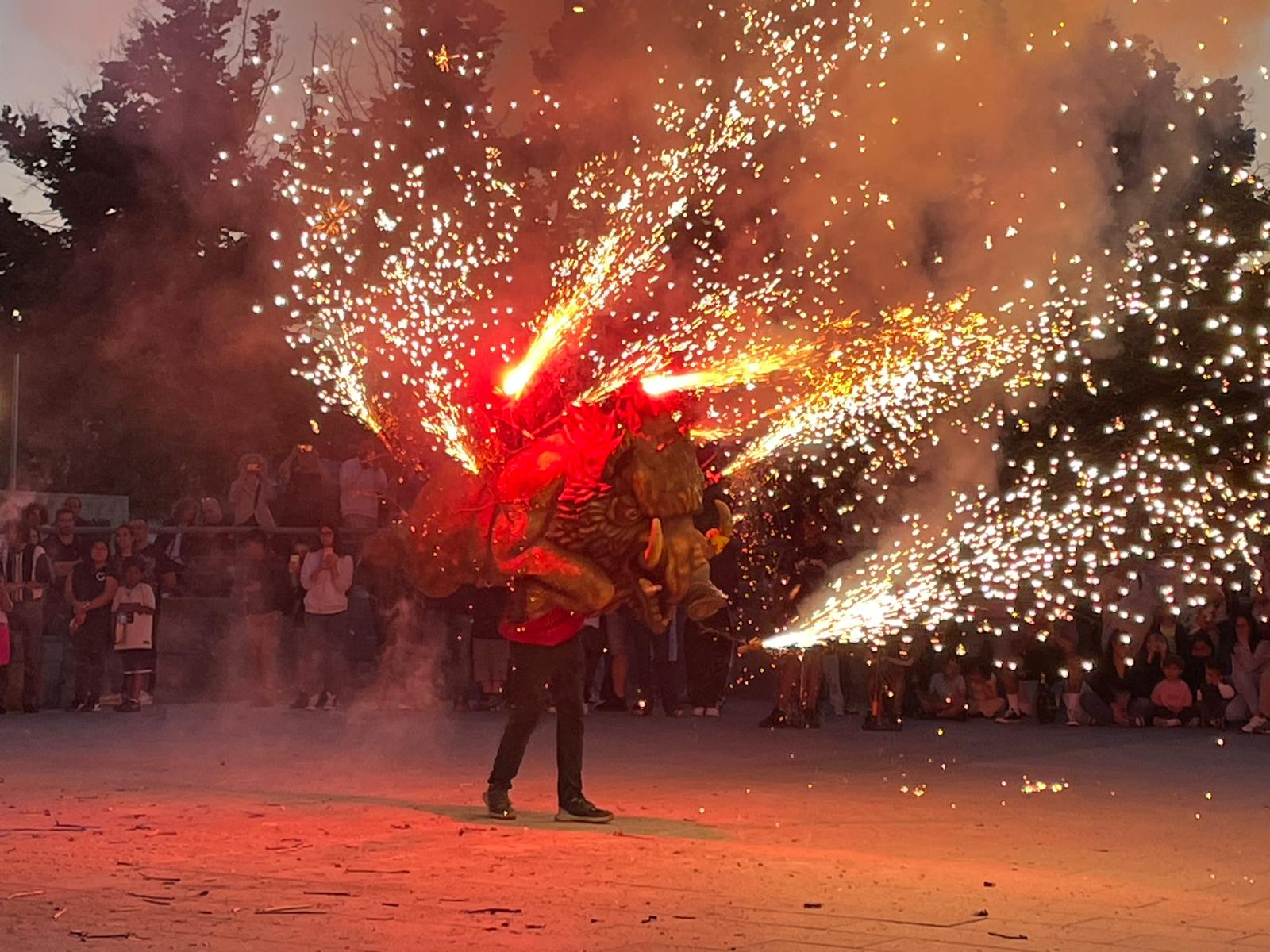 Els diables de Rubí celebren els 30 anys cremant amb més foc. FOTO: Estela Luengo Els diables de Rubí celebren els 30 anys cremant amb més foc. FOTO: Estela Luengo