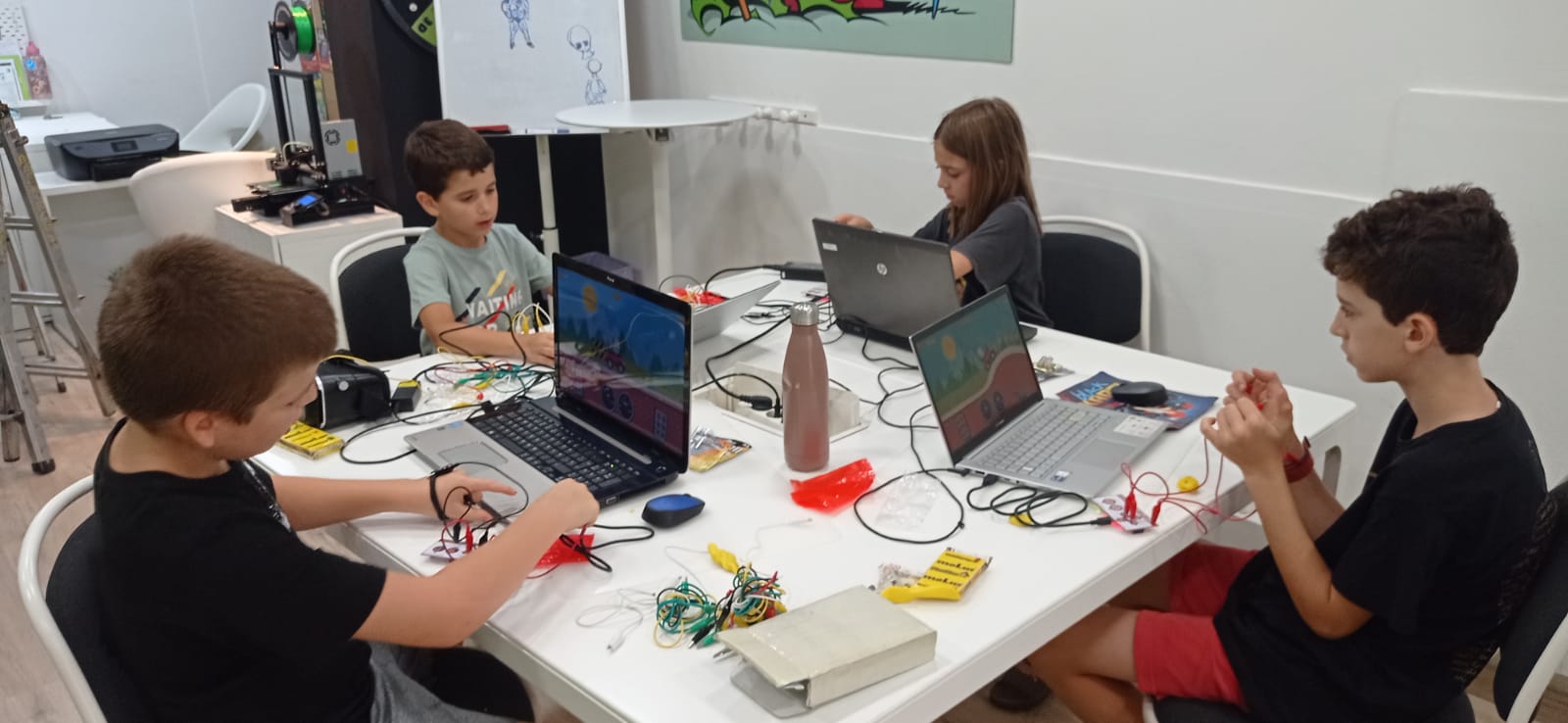 Extraescolar de robòtica a Codelearn Rubí. FOTO: Cedida