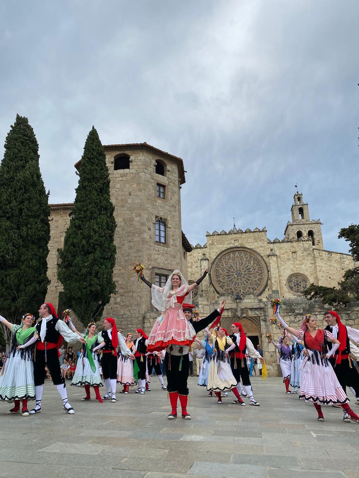 Actuació de l’Esbart Dansaire de Rubí a Sant Cugat. FOTO: Cedida
