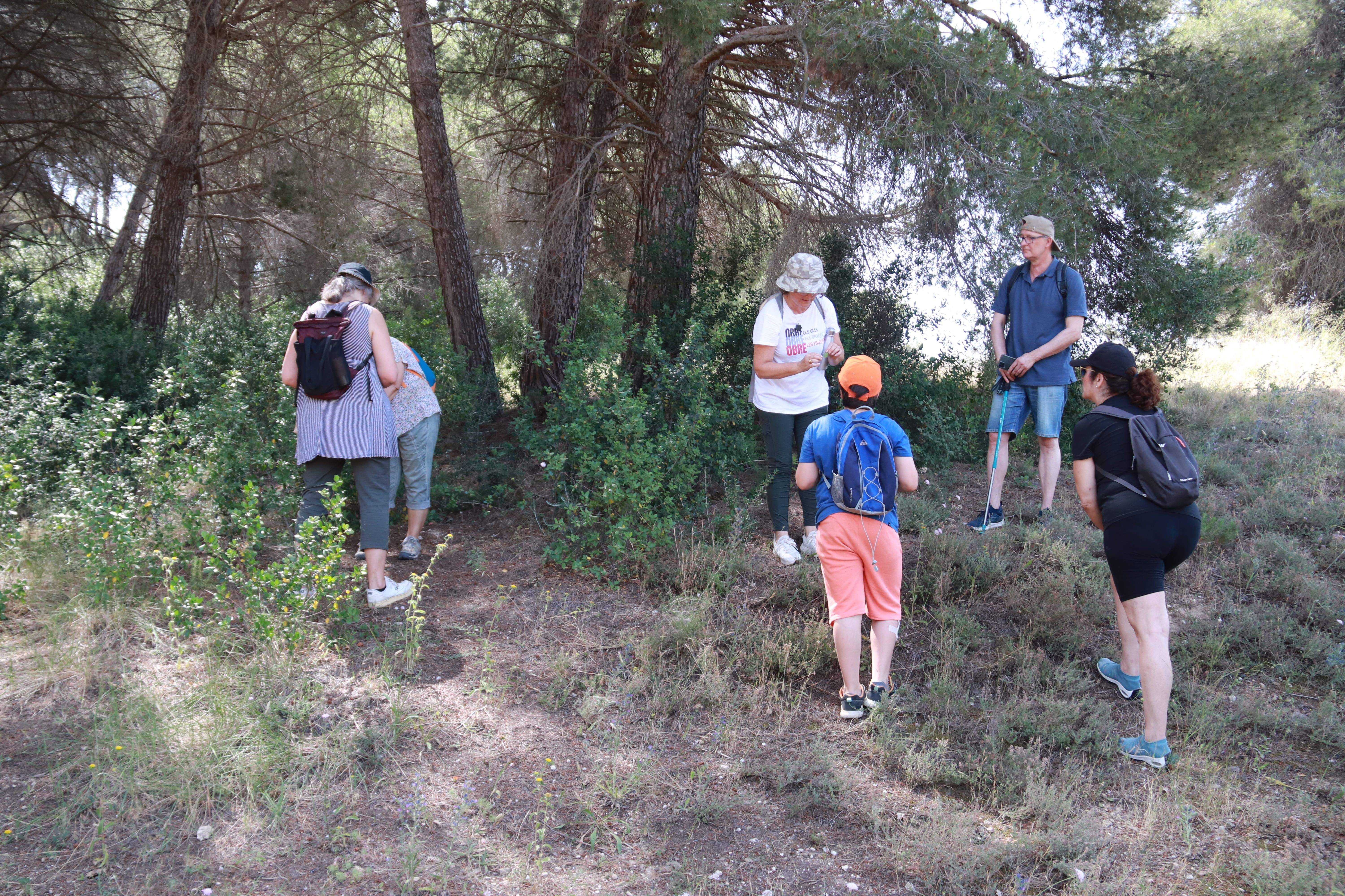 Desenes de persones es mobilitzen per reivindicar l'ús públic de Can Sant Joan. FOTO: ACN/Gemma Sánchez
