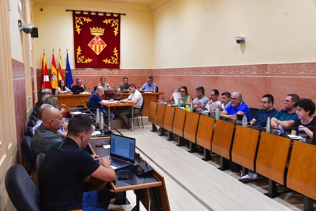 El ple municipal extraordinari ha aprovat inicialment el pressupost amb els vots del govern (PSC i ECP) i l'abstenció d'ERC FOTO: Localpres