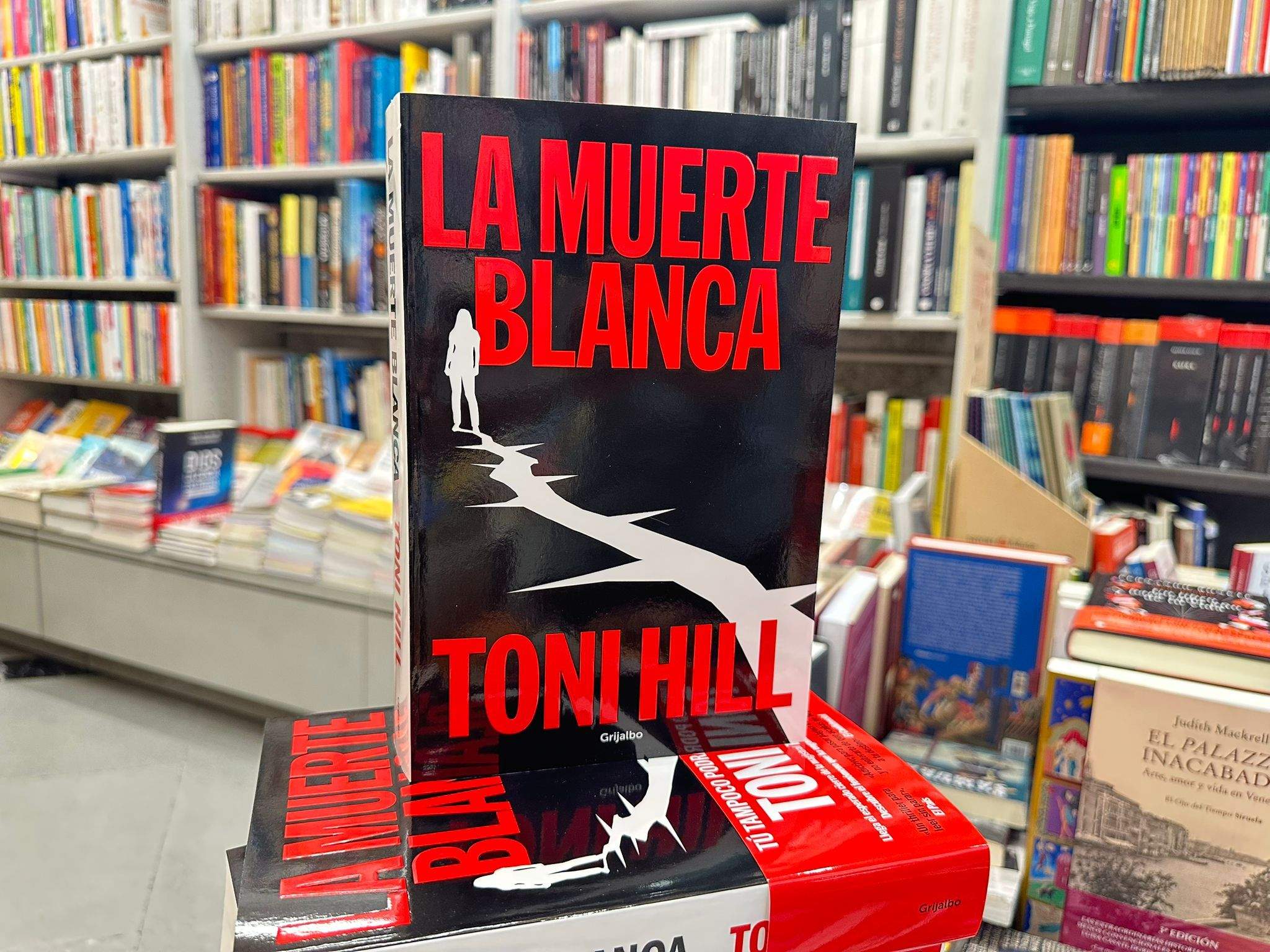Toni Hill presenta 'La muerte blanca' al Racó del Llibre. FOTO: Racó del Llibre