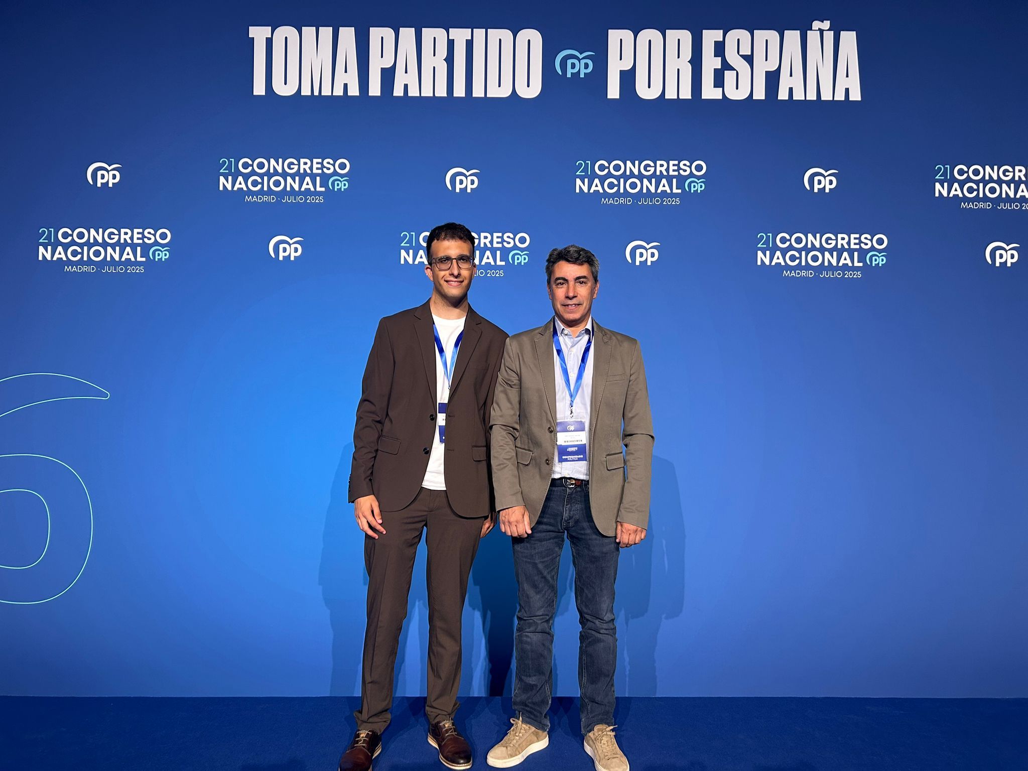Adrián Fernández (NNGG) i Juan José Giner (PP), al 21è Congrés Nacional del PP FOTO: Cedida