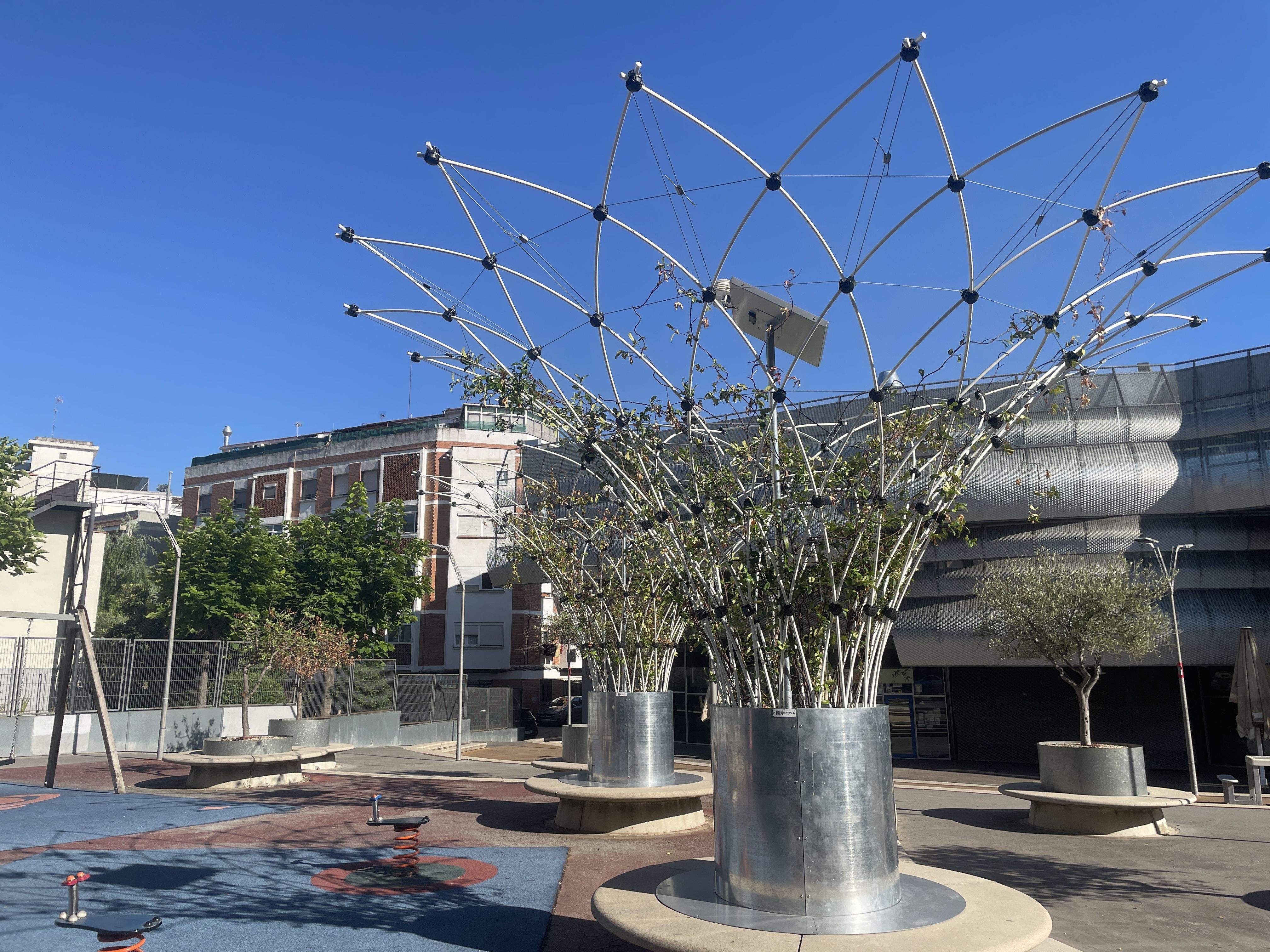 Instal·lacions d'ombra i fotovoltaiques a la plaça del Mercat FOTO: Marta Casas