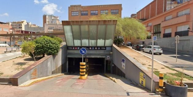 Aparcament de la plaça Salvador Allende. FOTO: Google Maps