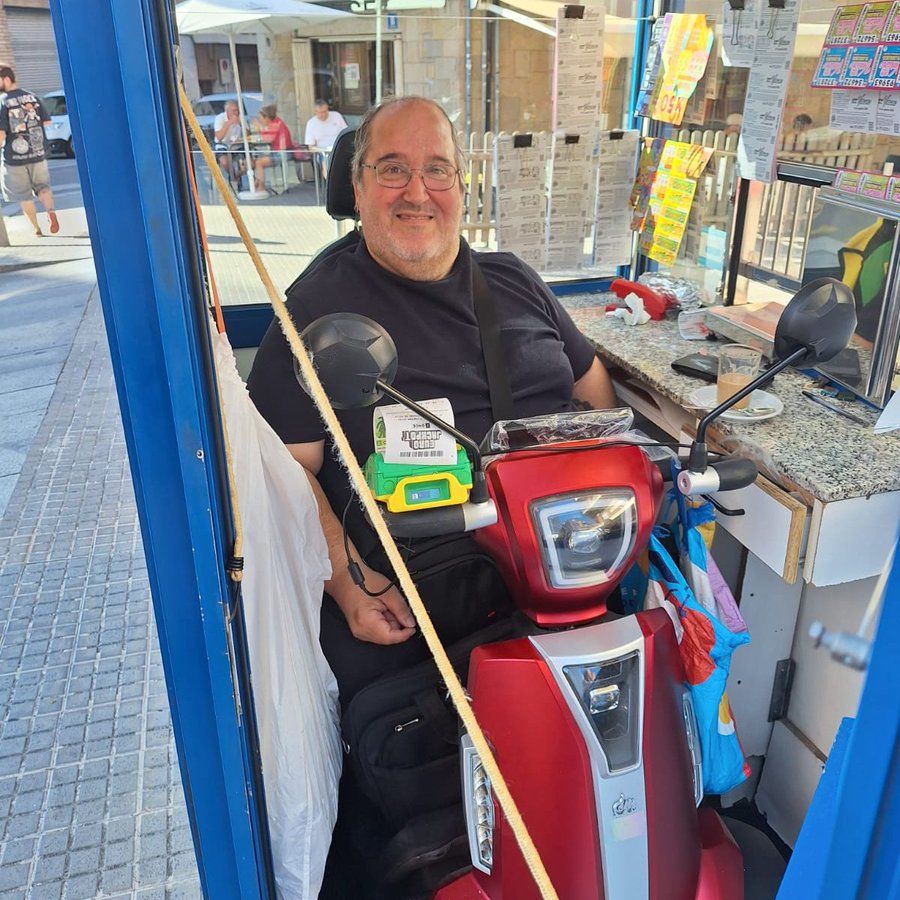 Miguel Alegre ha repartit sort aquest dijous a Rubí: 1,4 milions d'euros amb el Cuponazo de l'ONCE FOTO: ONCE Catalunya