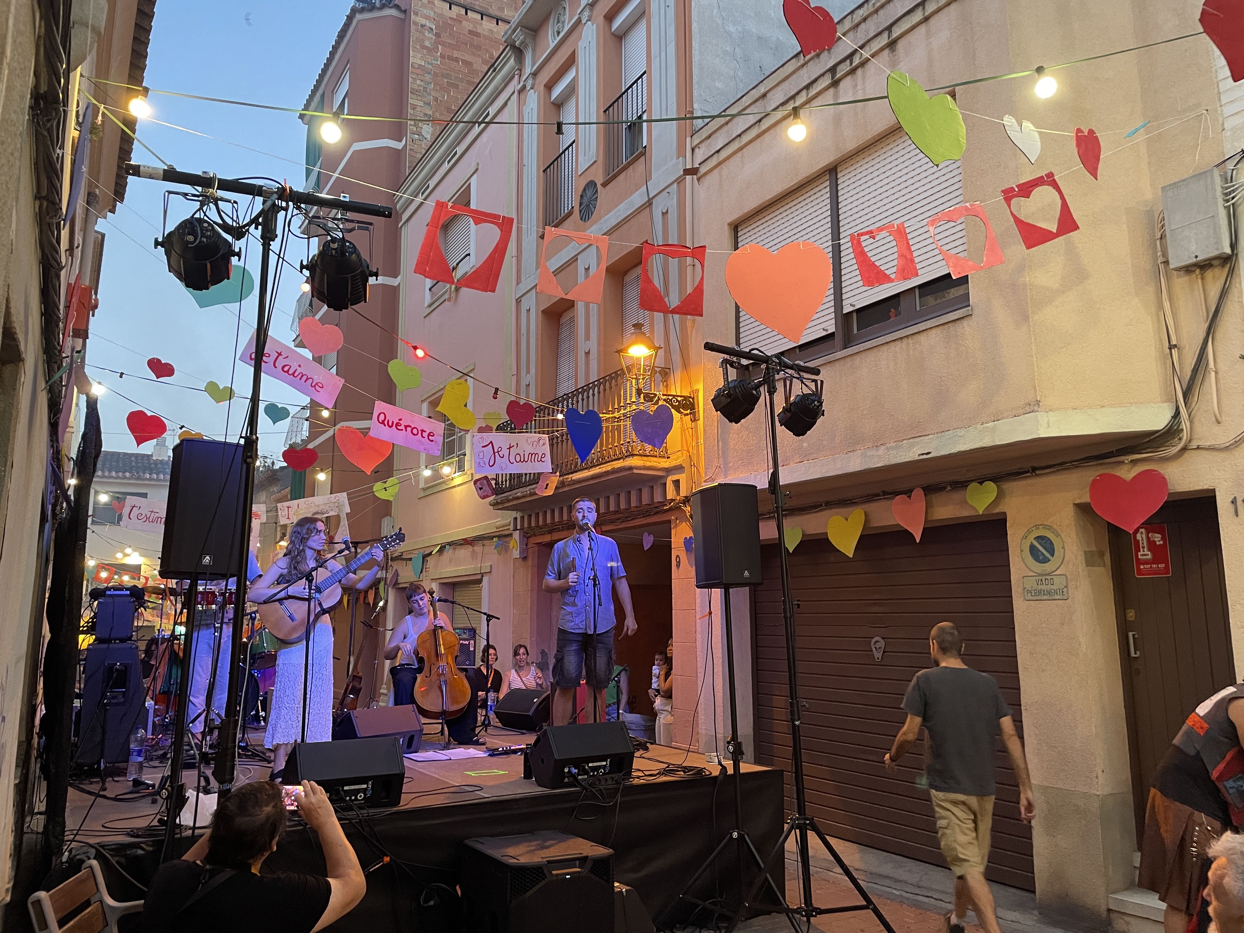 Molt d'amor a les 180es Festes del carrer Sant Jaume FOTO: Marta Casas
