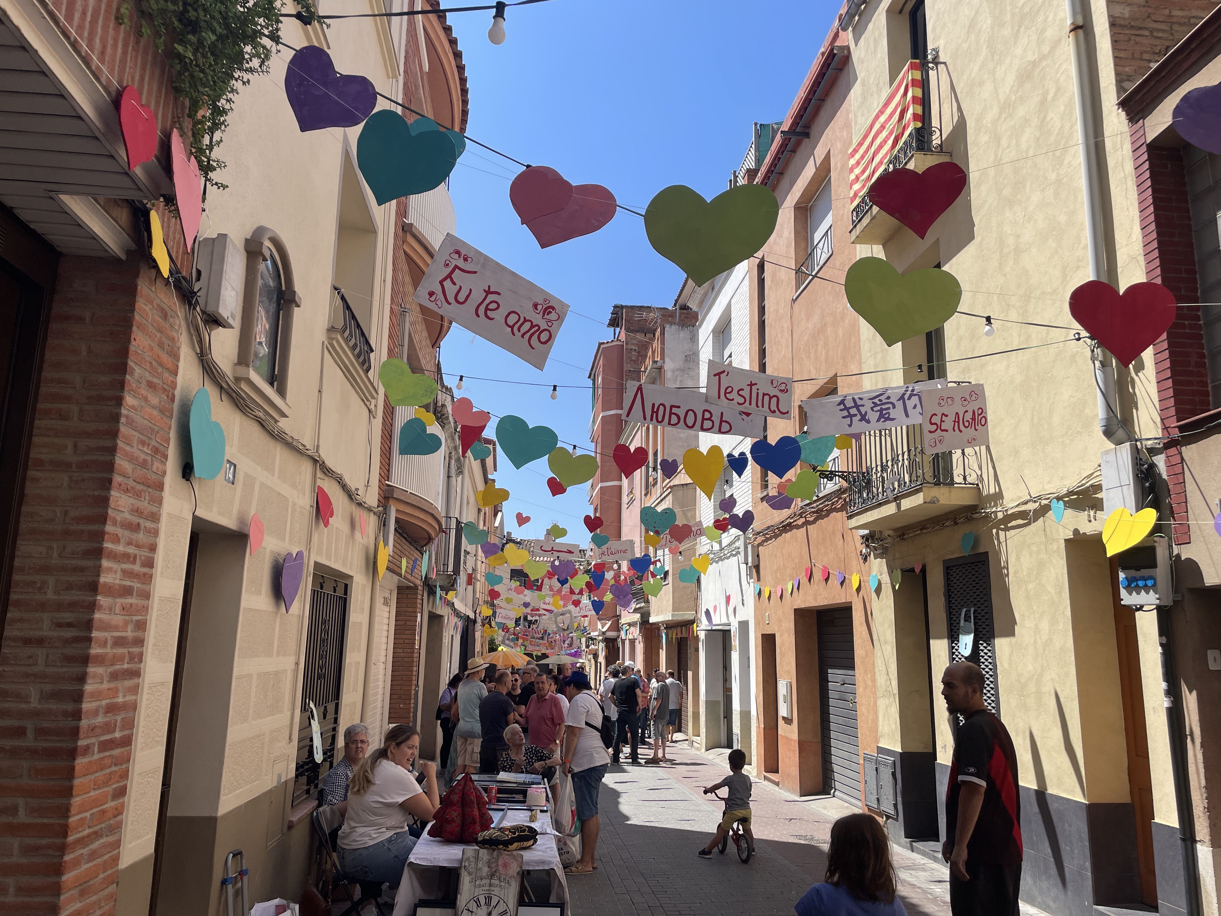 Molt d'amor a les 180es Festes del carrer Sant Jaume FOTO: Marta Casas