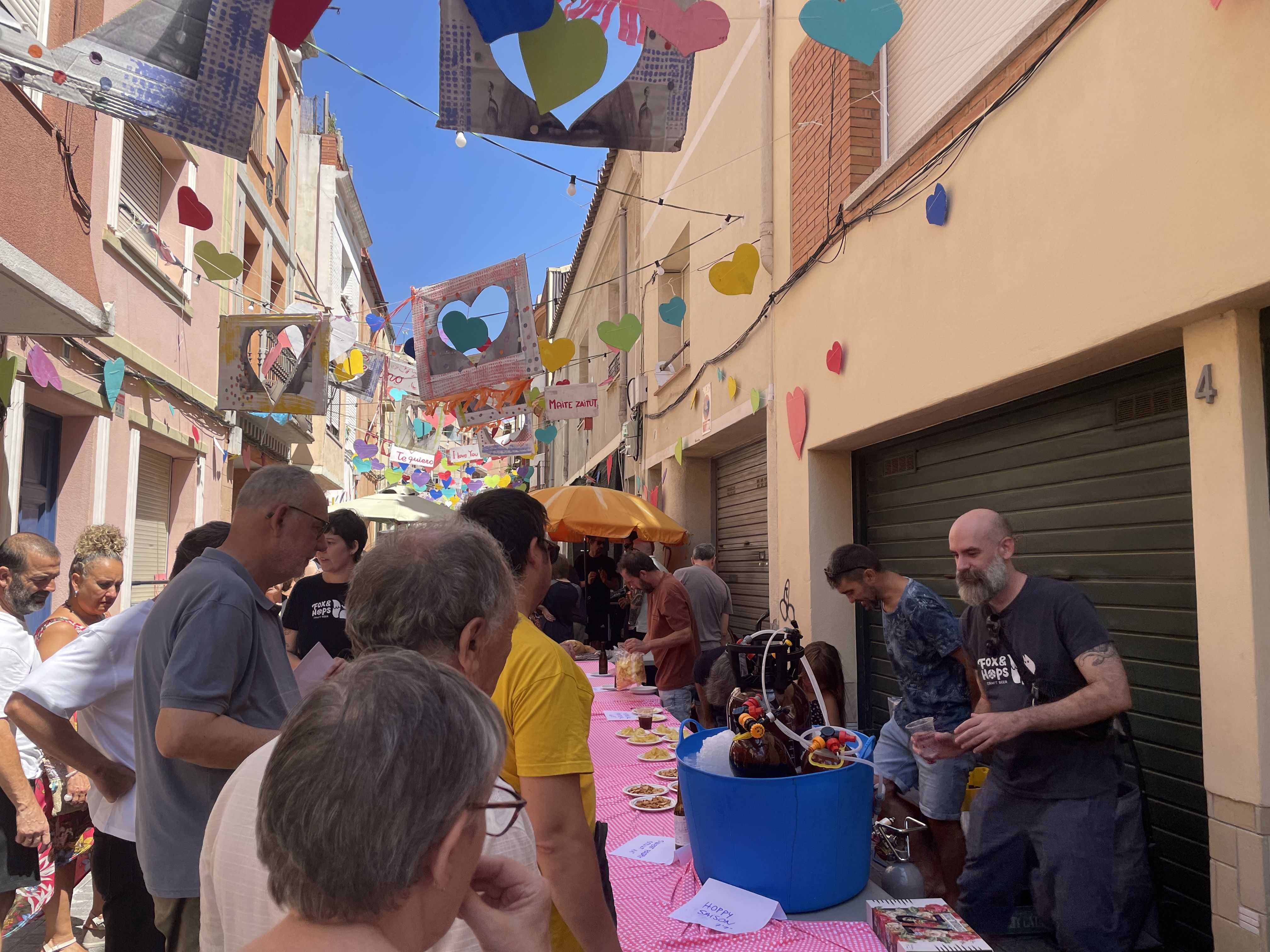Molt d'amor a les 180es Festes del carrer Sant Jaume FOTO: Marta Casas