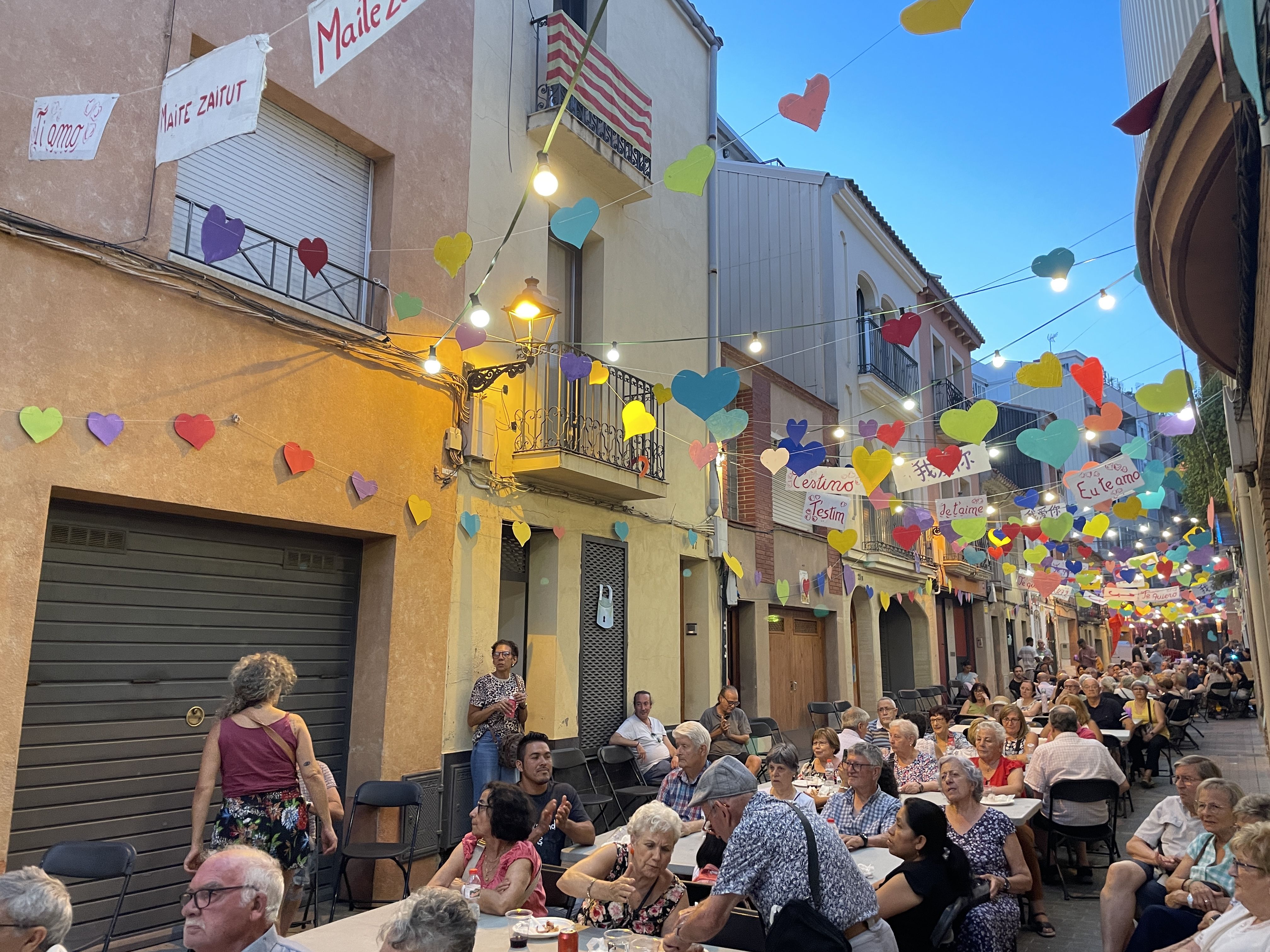 Molt d'amor a les 180es Festes del carrer Sant Jaume FOTO: Marta Casas