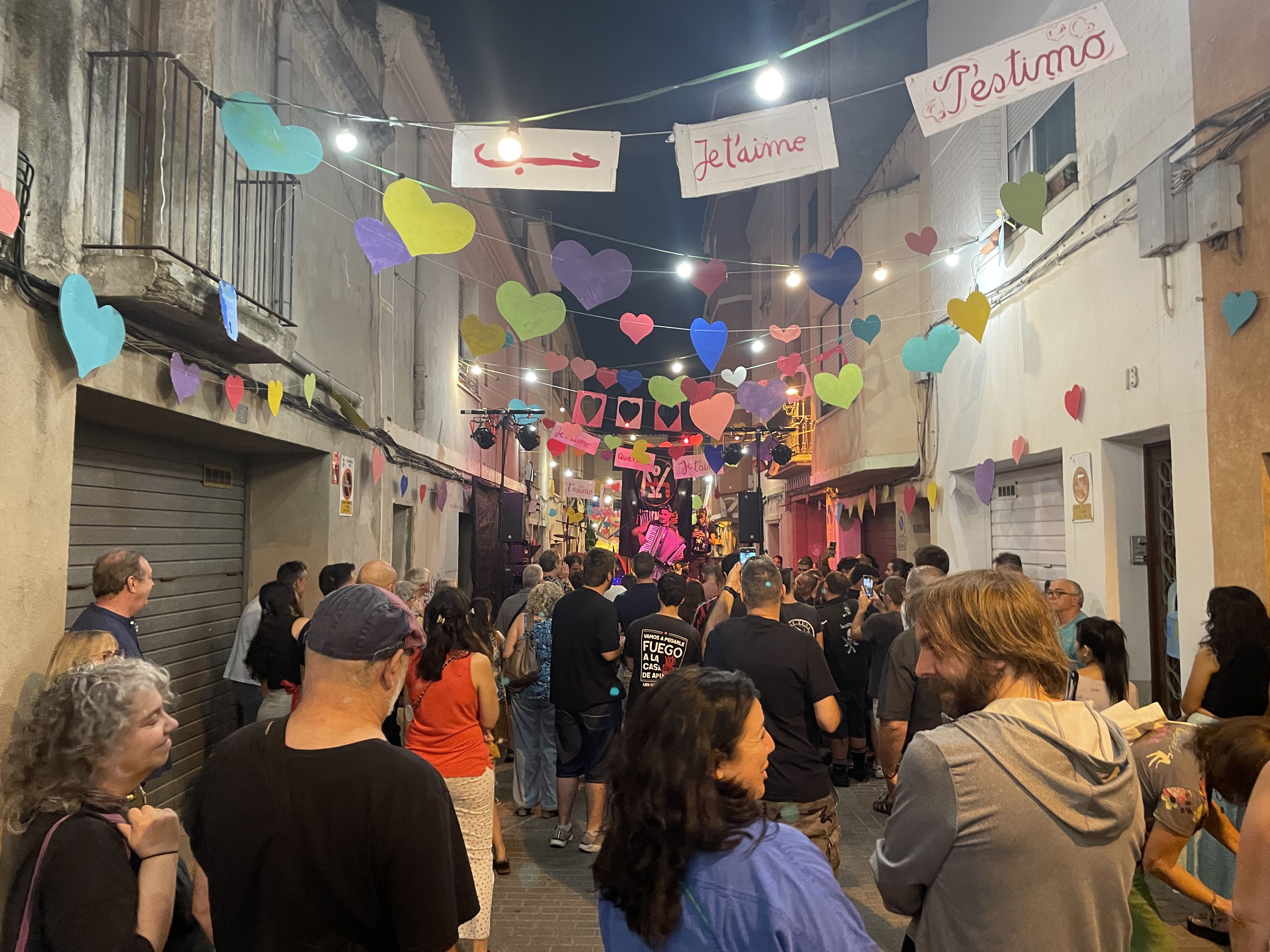 Molt d'amor a les 180es Festes del carrer Sant Jaume FOTO: Marta Casas