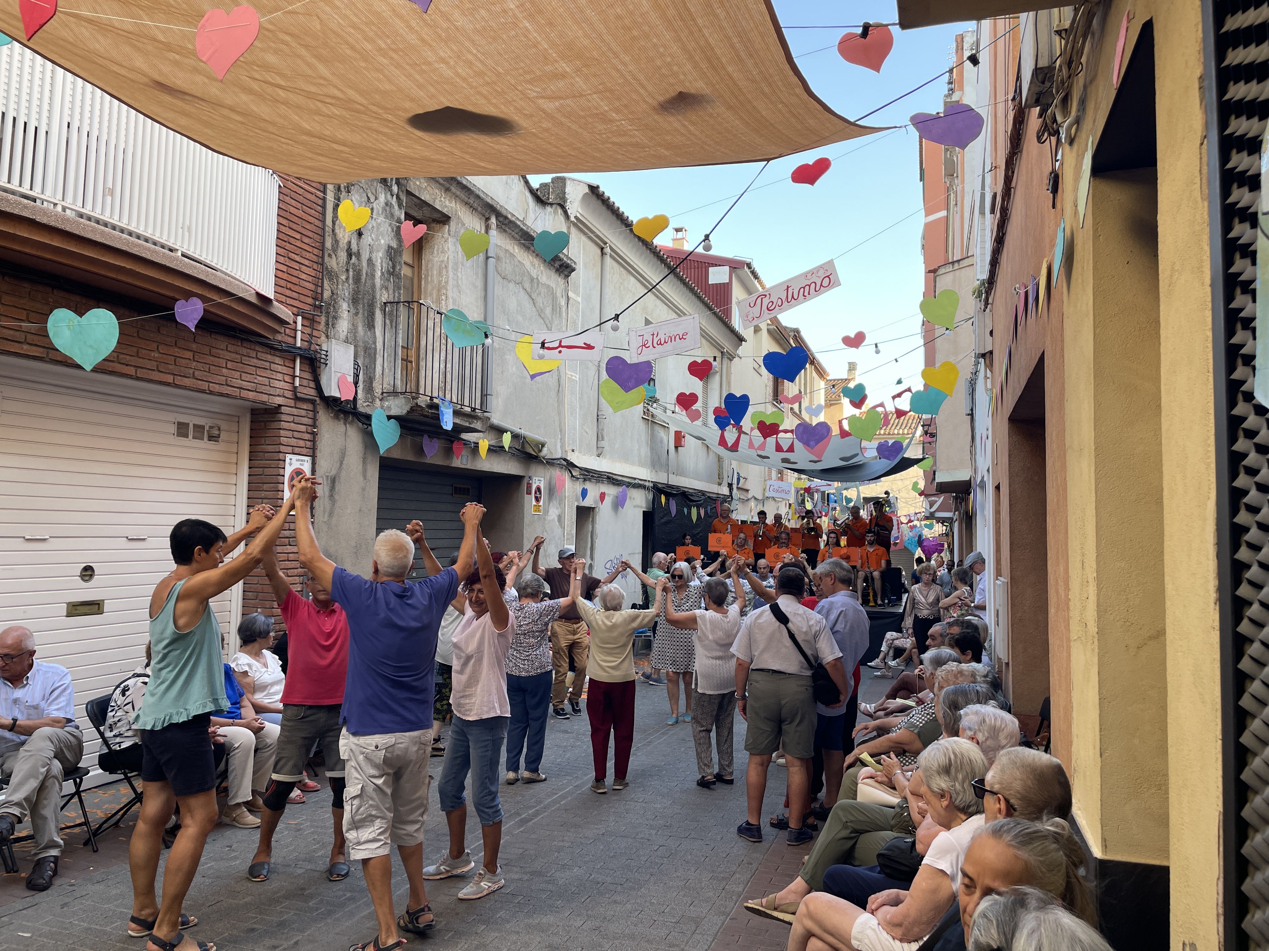 Molt d'amor a les 180es Festes del carrer Sant Jaume FOTO: Marta Casas