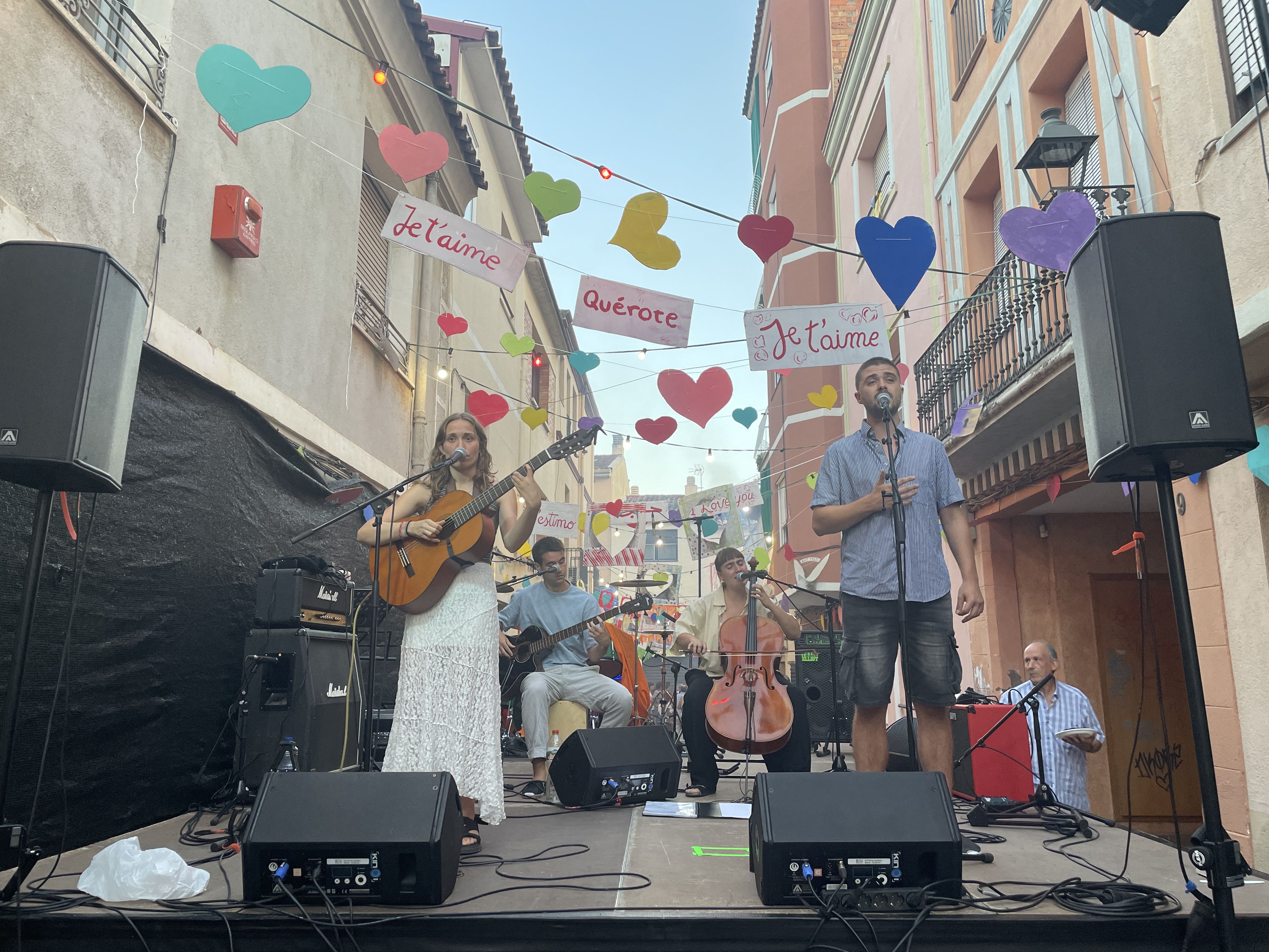 Molt d'amor a les 180es Festes del carrer Sant Jaume FOTO: Marta Casas