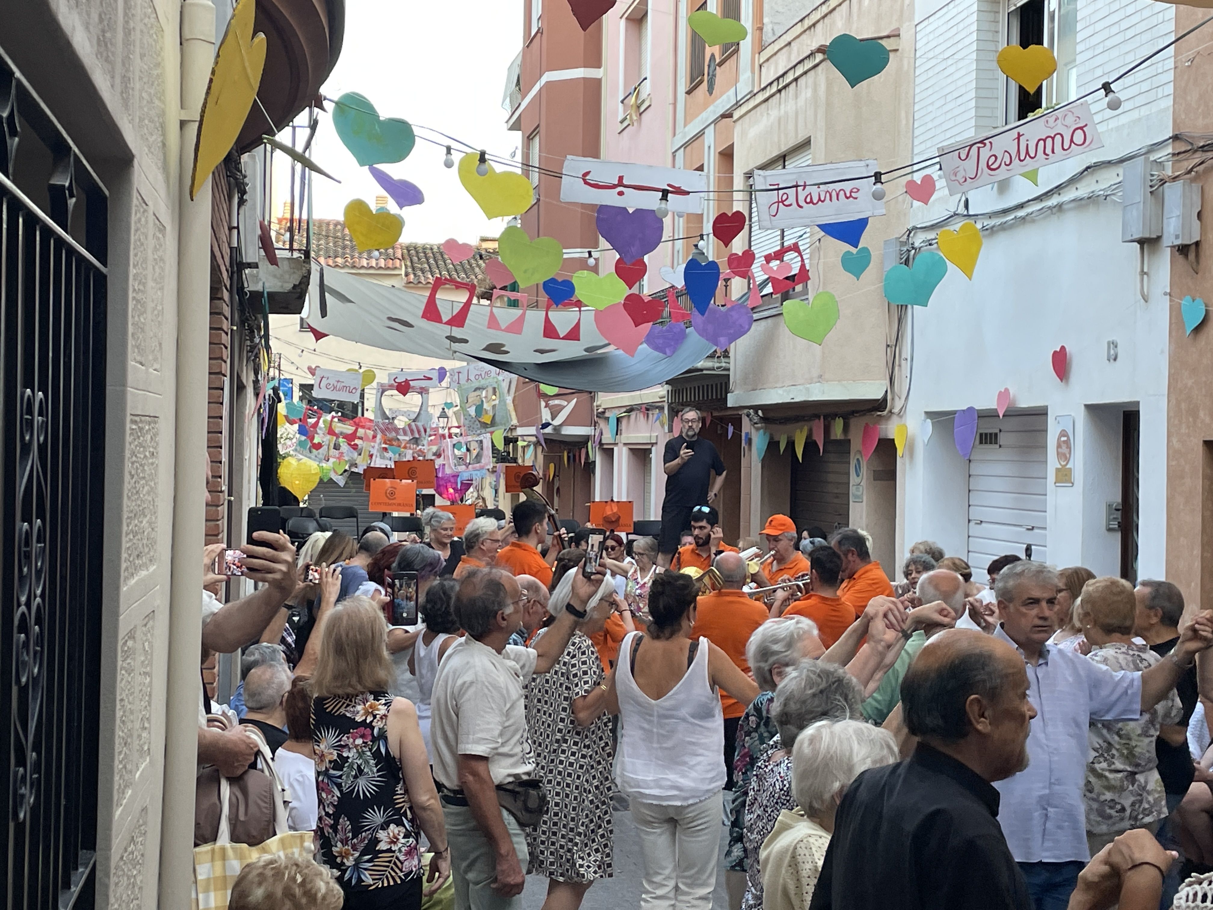 Molt d'amor a les 180es Festes del carrer Sant Jaume FOTO: Marta Casas
