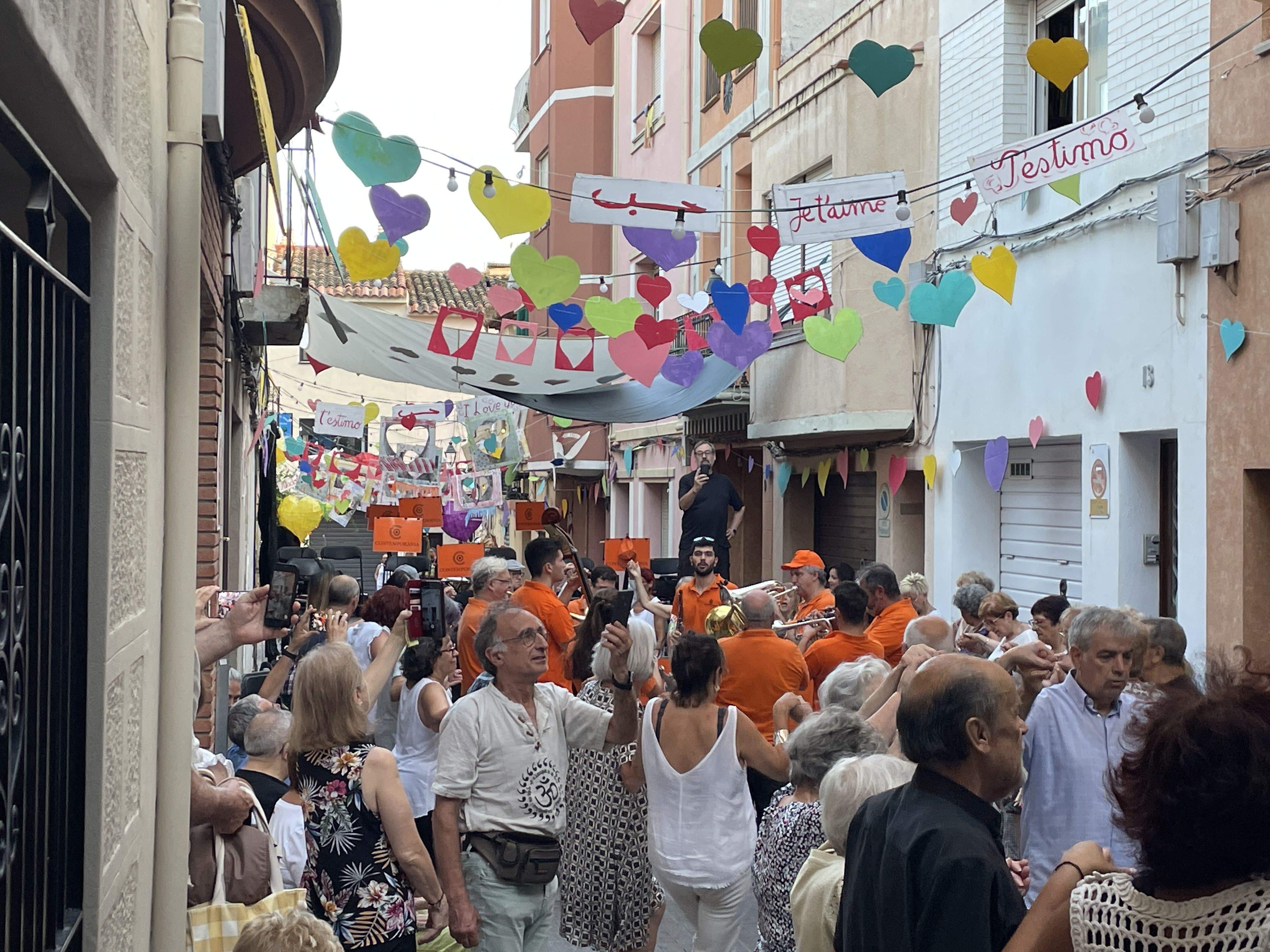 Molt d'amor a les 180es Festes del carrer Sant Jaume FOTO: Marta Casas