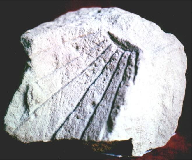 Un fragment d'un rellotge de sol romà, un dels pocs que es conserven a la península FOTO: Fundació Biblioteca-Museu de Rubí