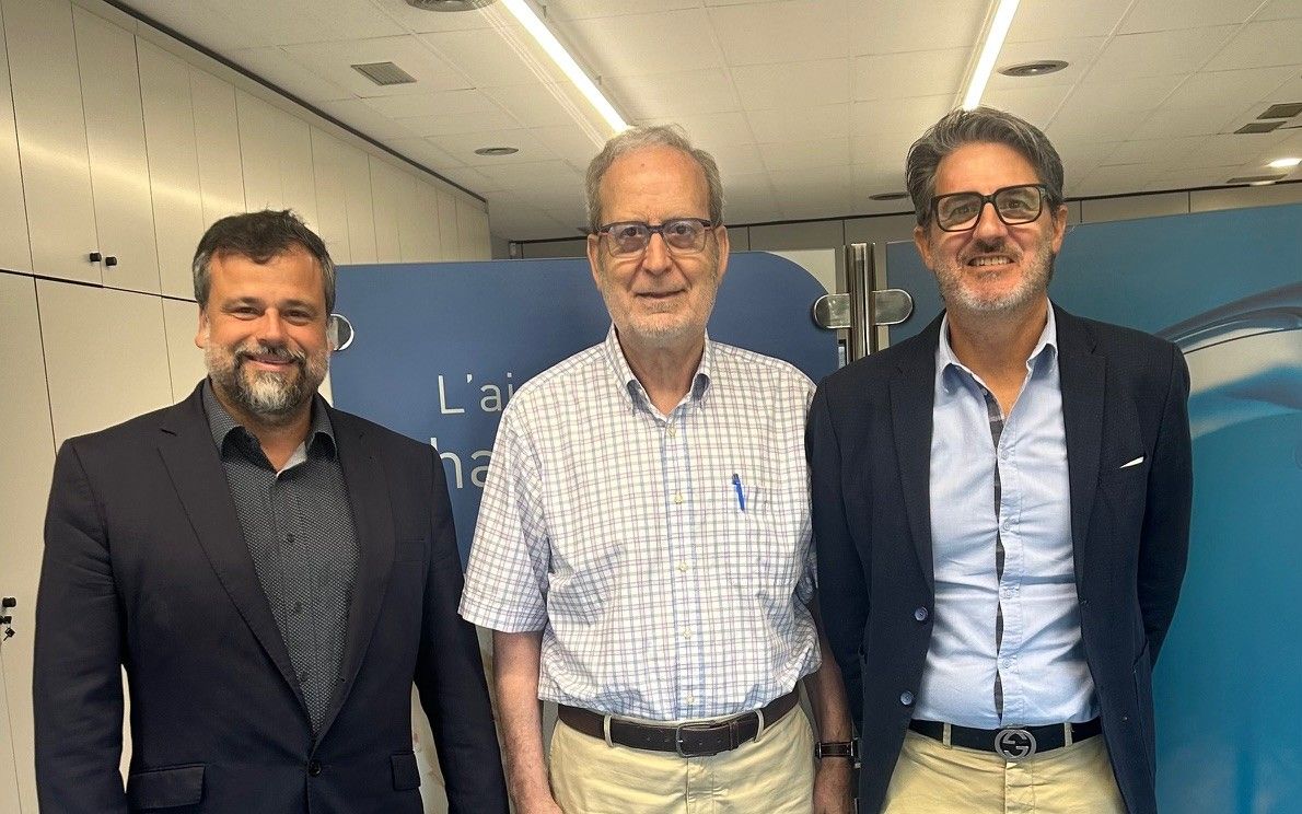 El president de l'AGGR i representants d'AGBAR després de la signatura del conveni FOTO: Cedida El president de l'AGGR i representants d'AGBAR després de la signatura del conveni FOTO: Cedida