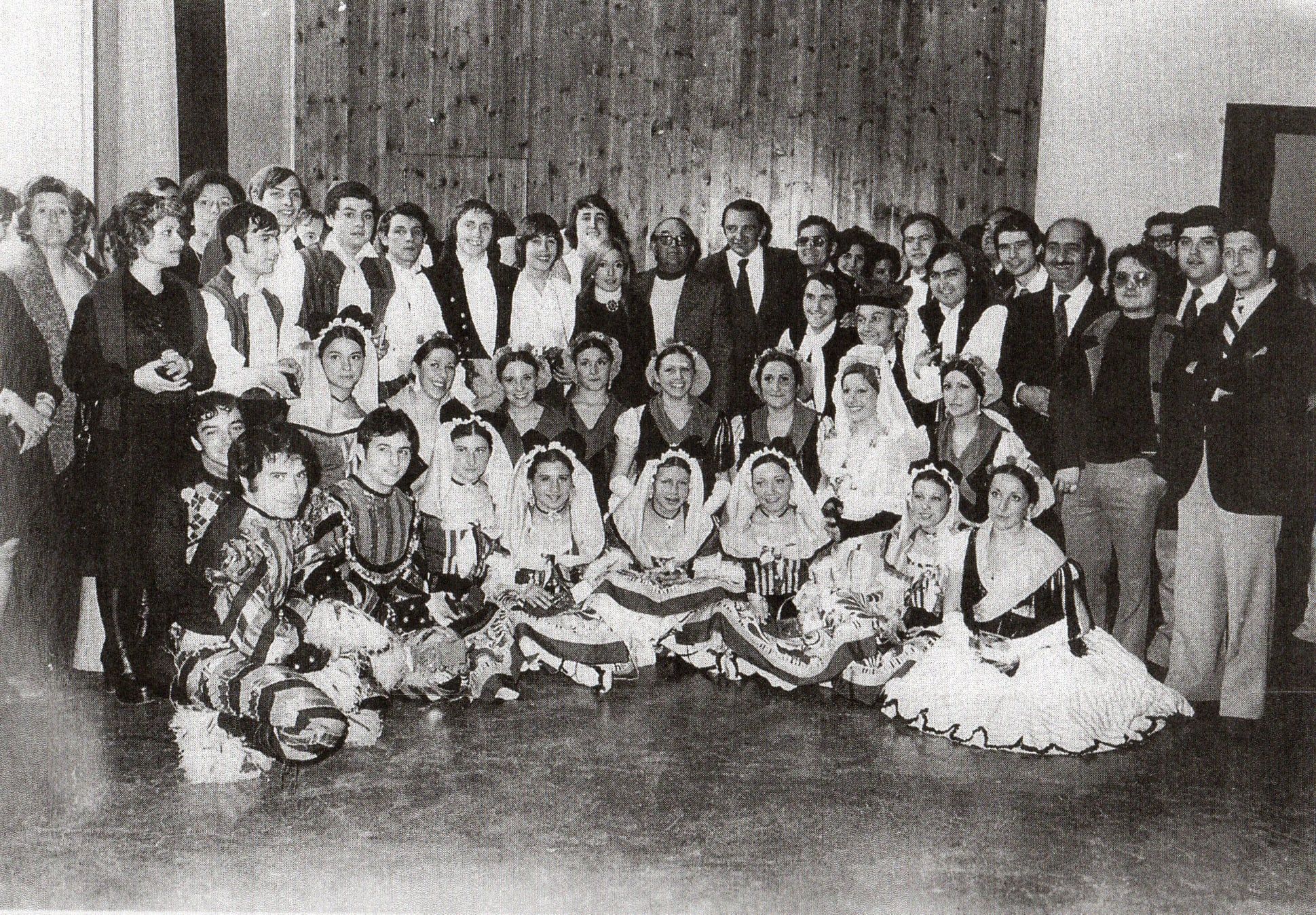 L’Esbart Dansaire de Rubí al 75è aniversari del Barça, 1974. FOTO: Arxiu Esbart Dansaire de Rubí