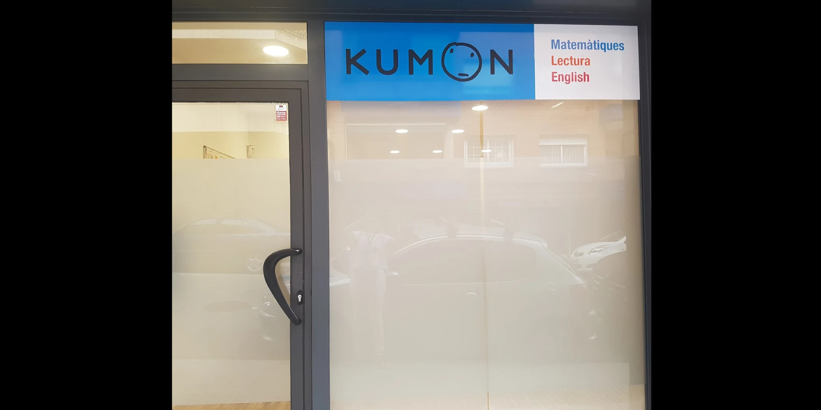 Façana del centre de reforç escolar Kumon Rubí. FOTO: Cedida