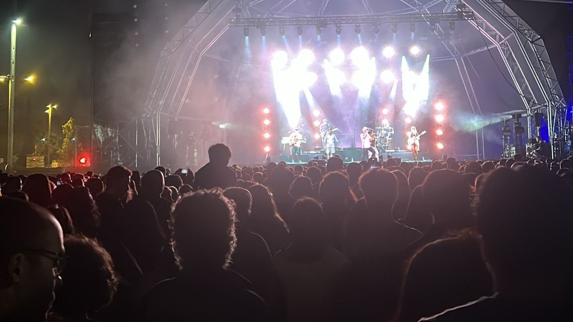 Milers de persones van gaudir del concert dels Catarres a la Rambla del Ferrocarril FOTO: Cedida