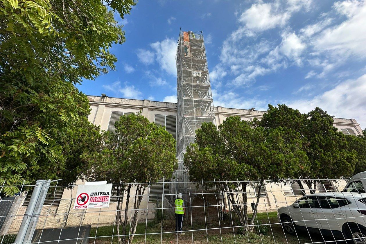 Rubí engega la darrera fase de reparació de la xemeneia de l’Escardívol. FOTO: Ajuntament de Rubí - Localpres