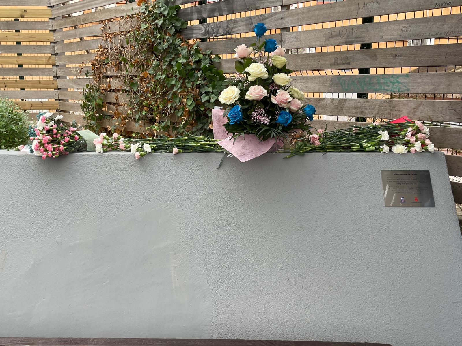 Rubí recorda la memòria de l'Alan Montoliu i crida a lluitar contra la transfòbia. FOTO: Estela Luengo