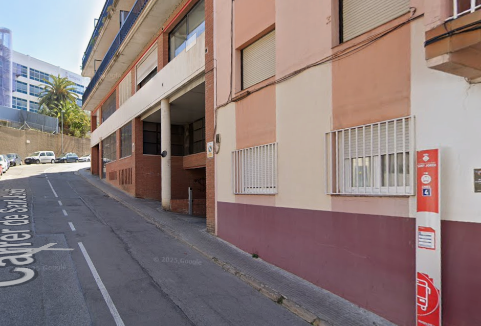 Anul·len la parada del carrer Sant Jordi (L4) per motius de seguretat i comoditat FOTO: GSV