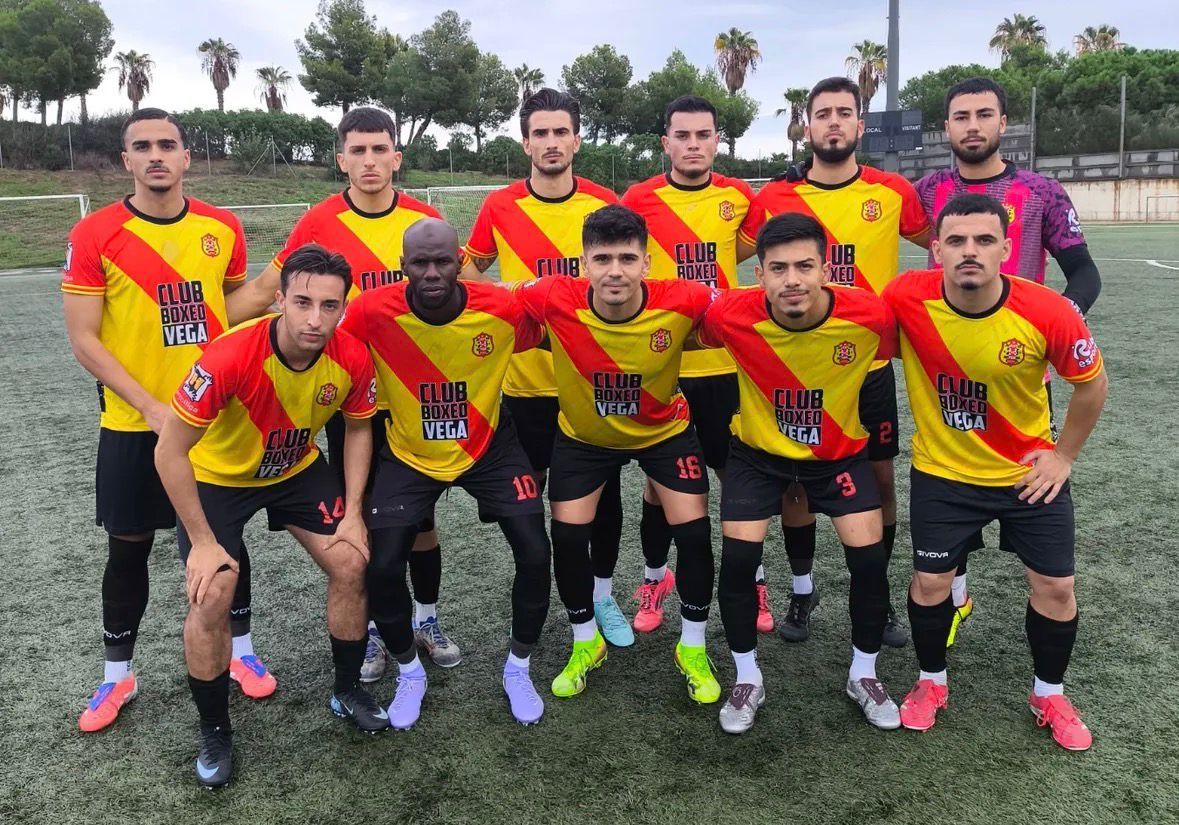 El Veinti arrenca un punt a Sant Boi en un partit que va acabar amb nou jugadors. FOTO: Cedida El Veinti arrenca un punt a Sant Boi en un partit que va acabar amb nou jugadors. FOTO: Cedida