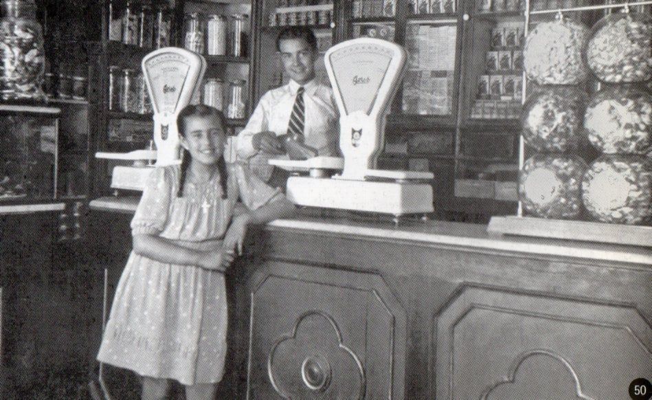 La pastisseria Ventura (cal Morgades) als anys 50. FOTO: Salvador Casanovas La pastisseria Ventura (cal Morgades) als anys 50. FOTO: Salvador Casanovas