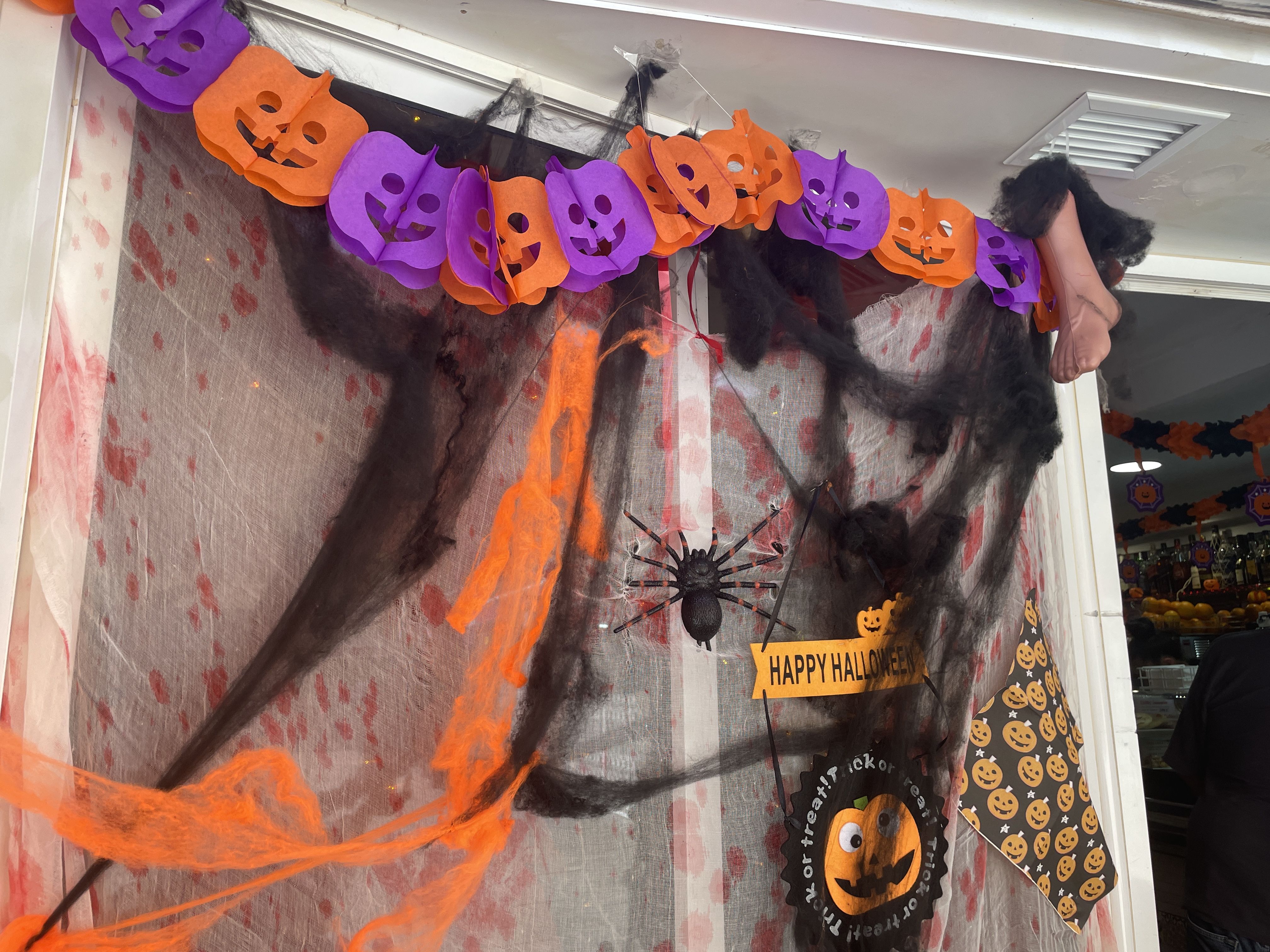 Aparadors decorats amb motius de Halloween