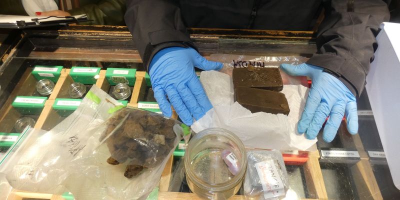 Intervenció dels Mossos d'Esquadra en una associació cannàbica de Rubí FOTO: X/@mossos