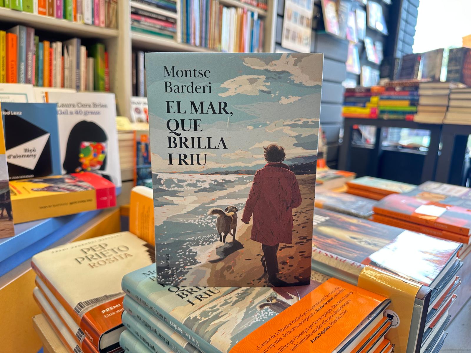 Presentació de "El mar, que brilla i riu" al Racó del Llibre. FOTO: Cedida