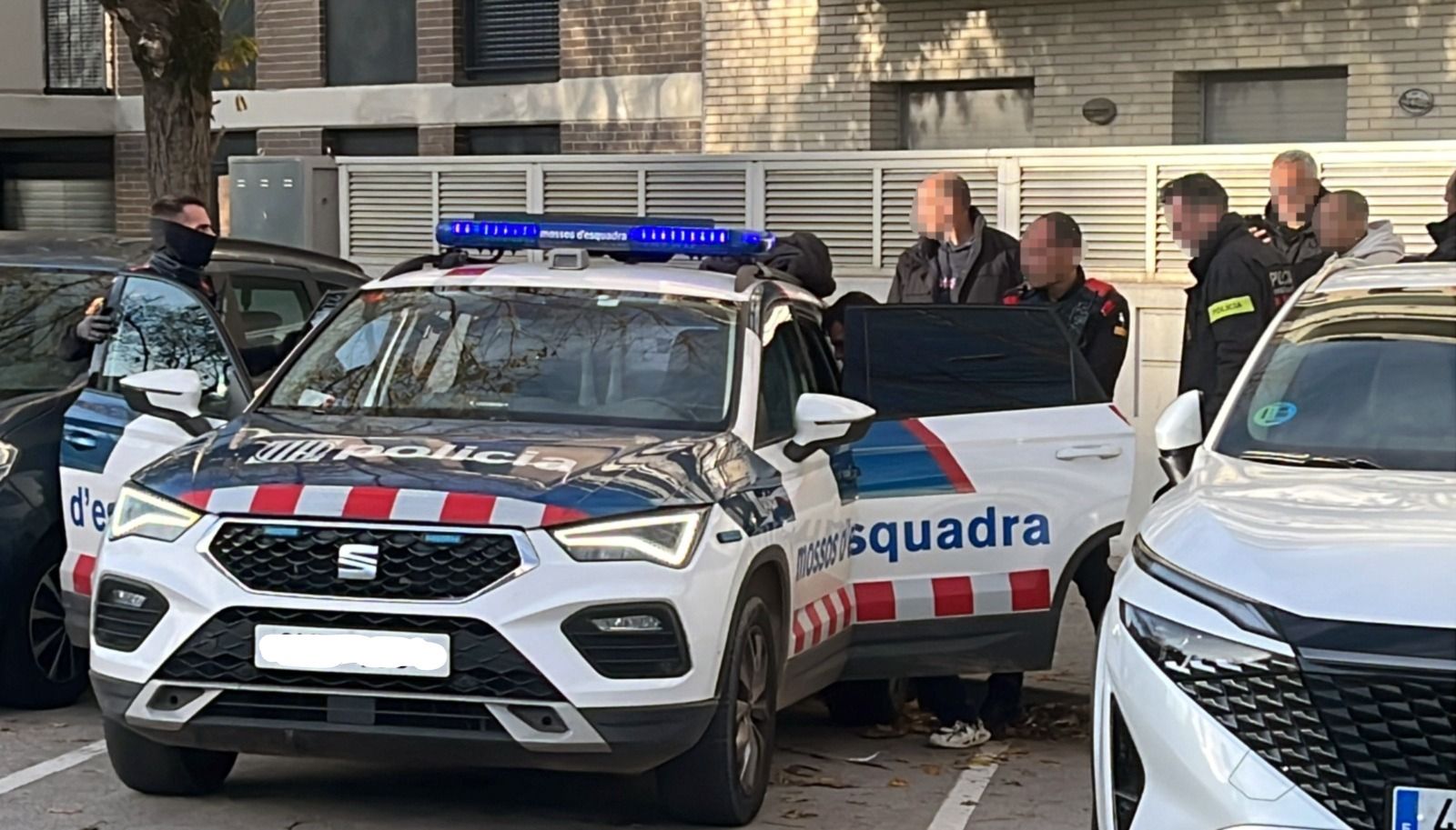 Almenys dos detinguts en un dispositiu a Rubí contra una trama que feia estafes immobiliàries. FOTO: ACN/Pol Solà