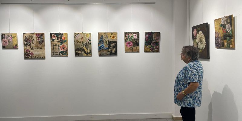 La Rosa Nicolau amb la seva obra. FOTO: Estela Luengo