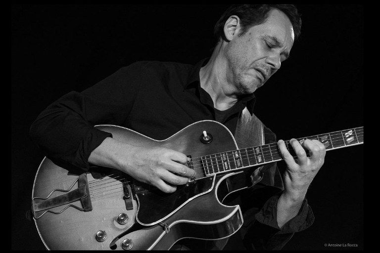 El guitarrista Yves Brouqui actuarà a Rubí el diumenge 23 de novembre. FOTO: Cedida